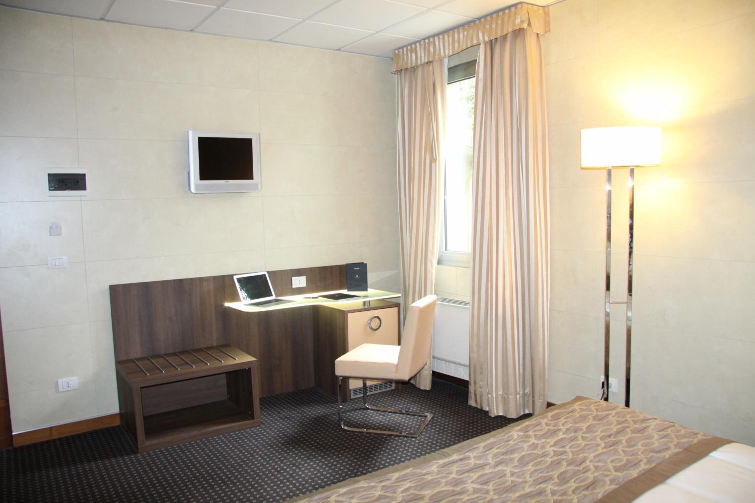 Double Room - Photo 6