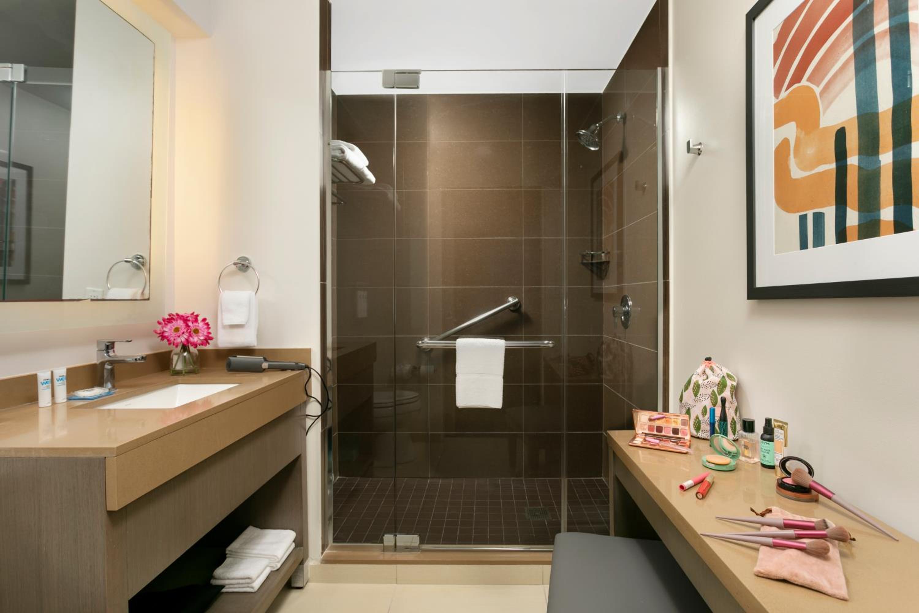 One-Bedroom King Suite with Kitchen - Photo 1