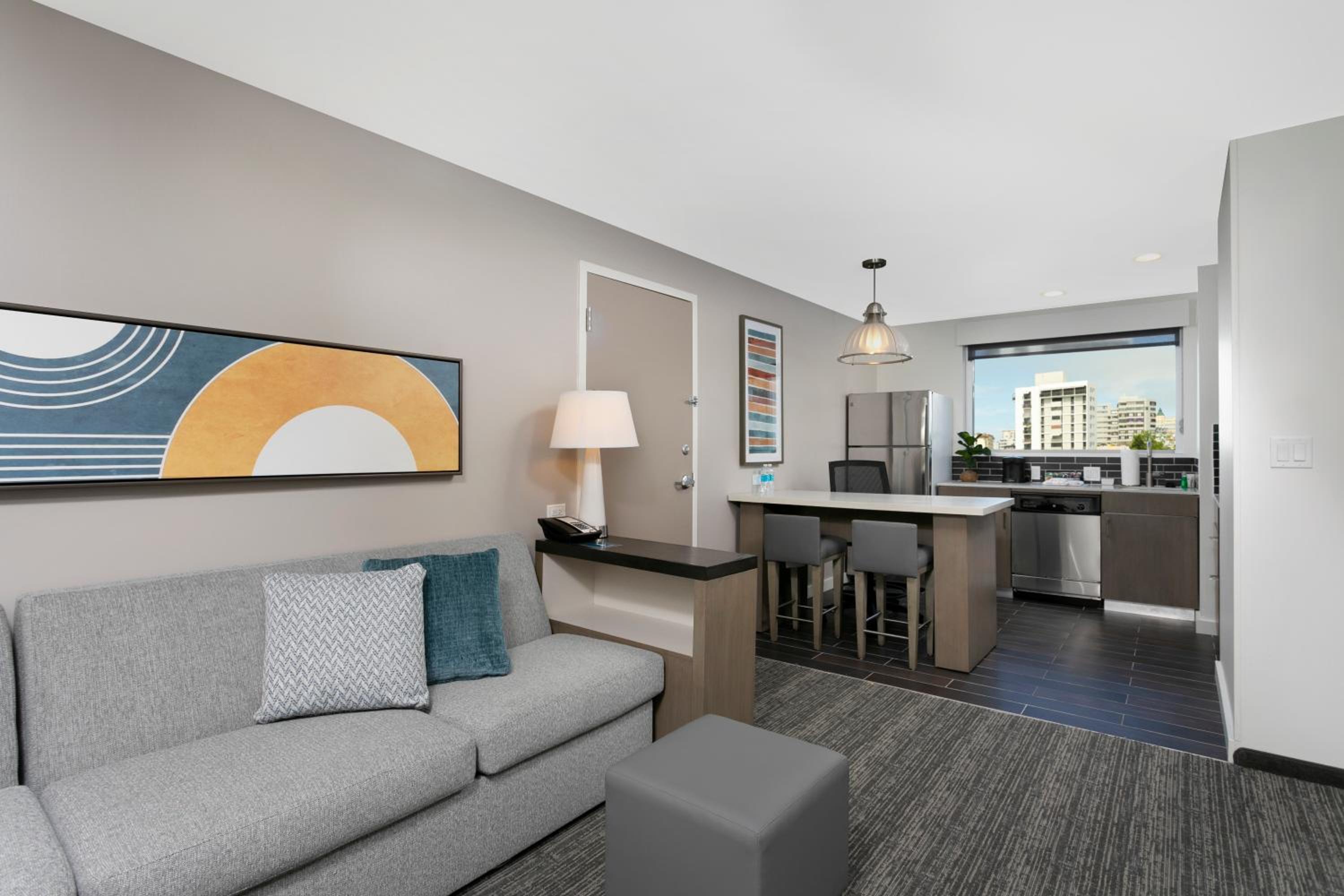 One-Bedroom King Suite with Kitchen - Photo 2