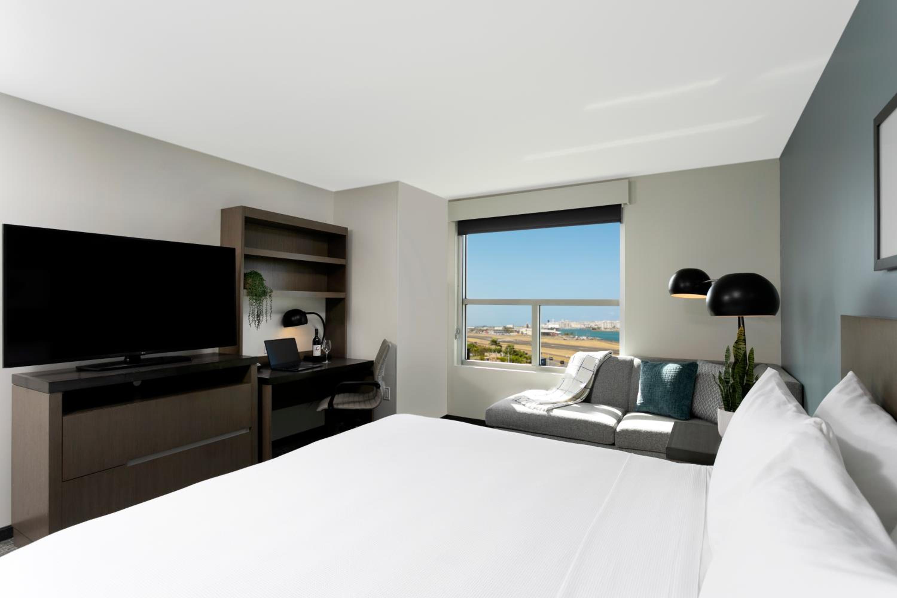 King Room with Bay View - Photo 3