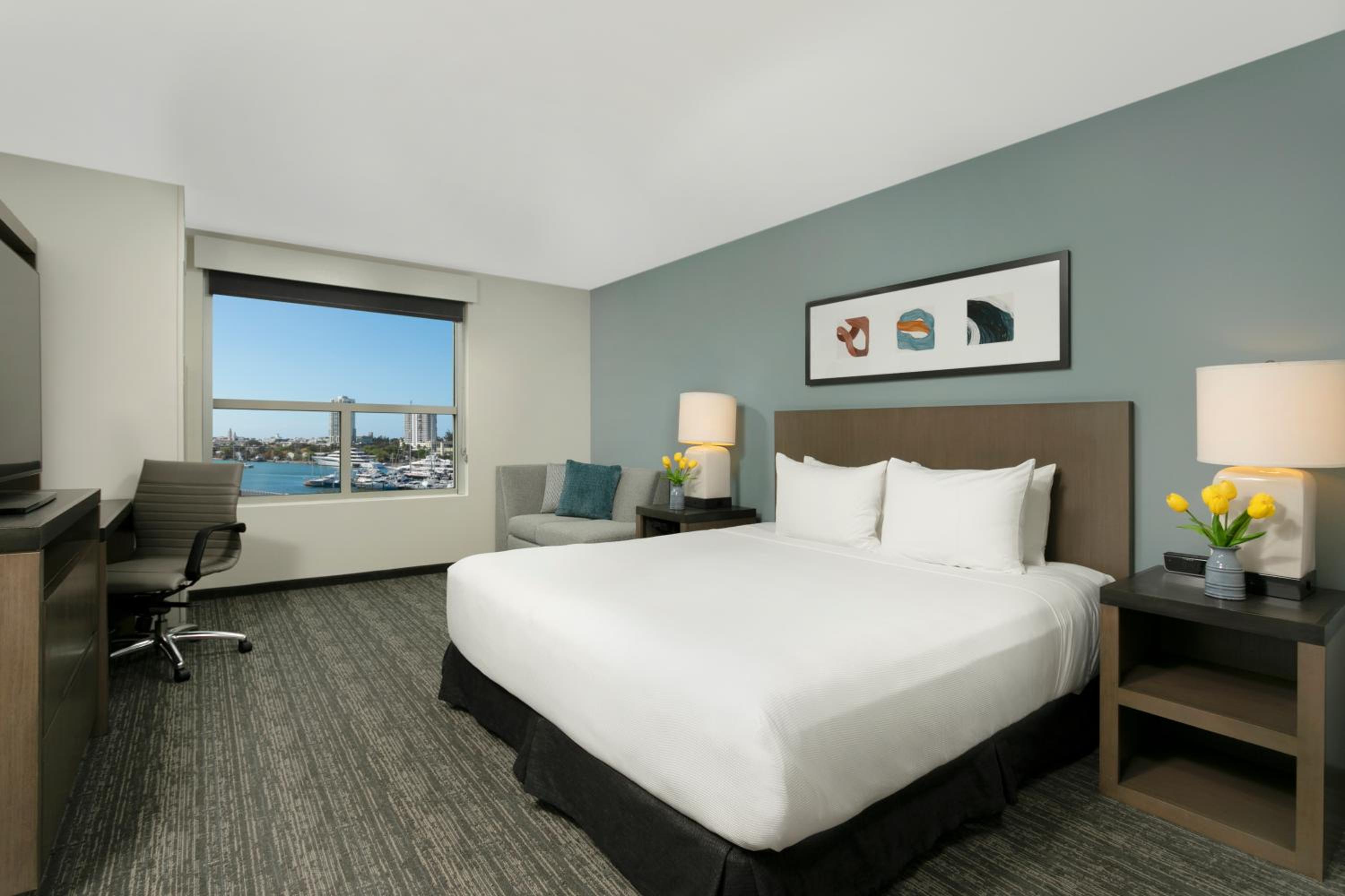 King Room with Bay View - Photo 2