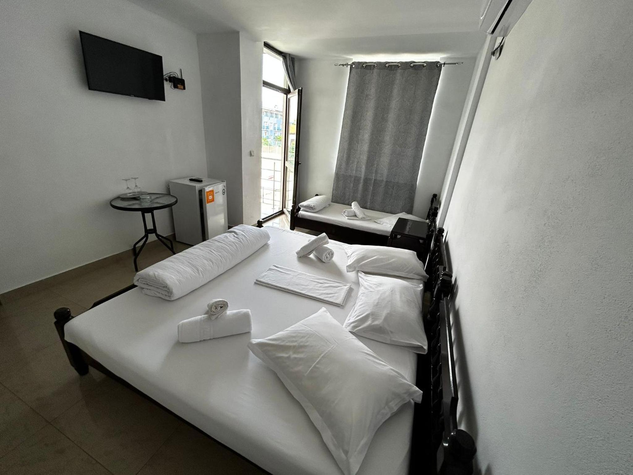 Triple Room with Partial Sea View and Balcony photo 1