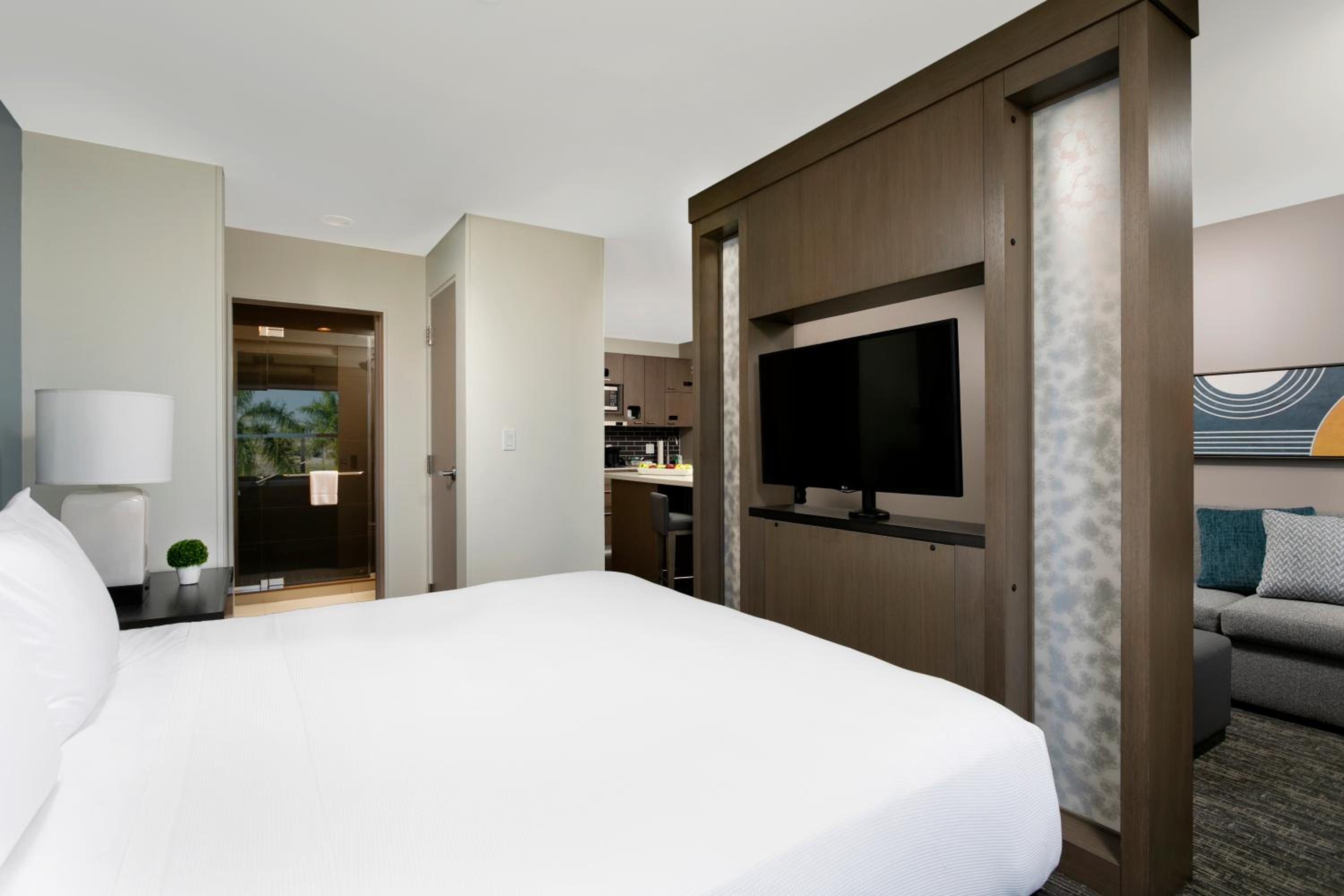 King Studio Suite with Kitchen - Photo 2