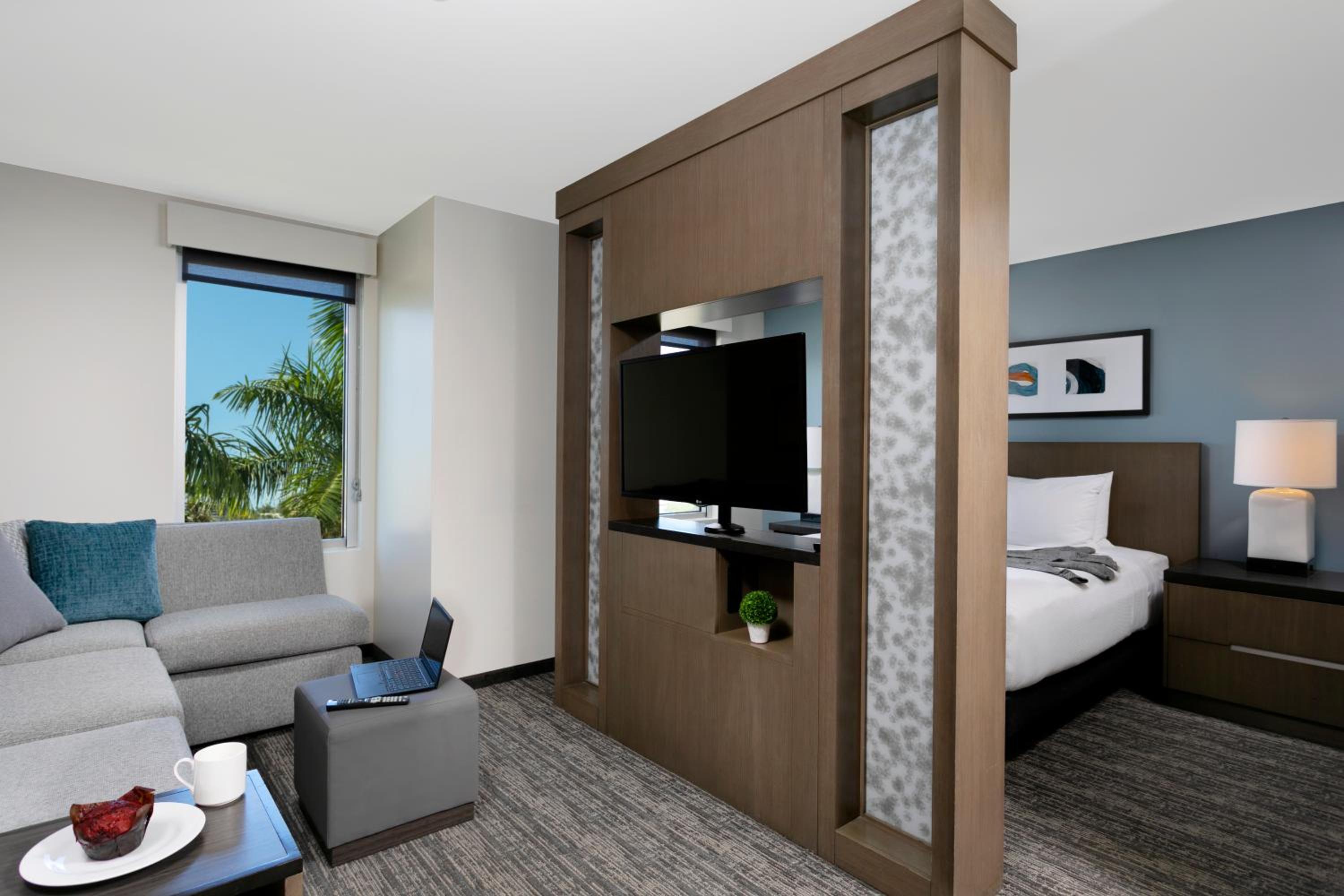 King Studio Suite with Kitchen - Photo 4