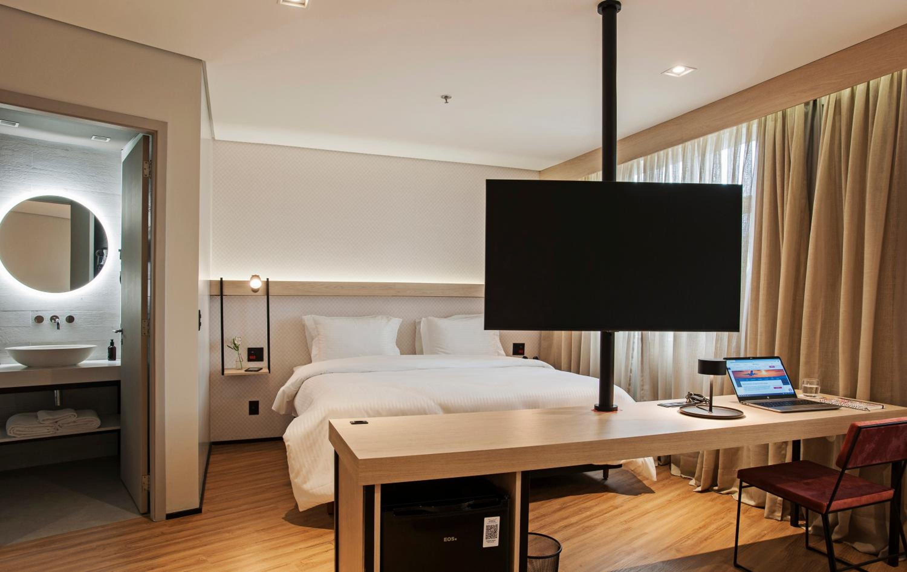 Double Suite - 1 King Bed