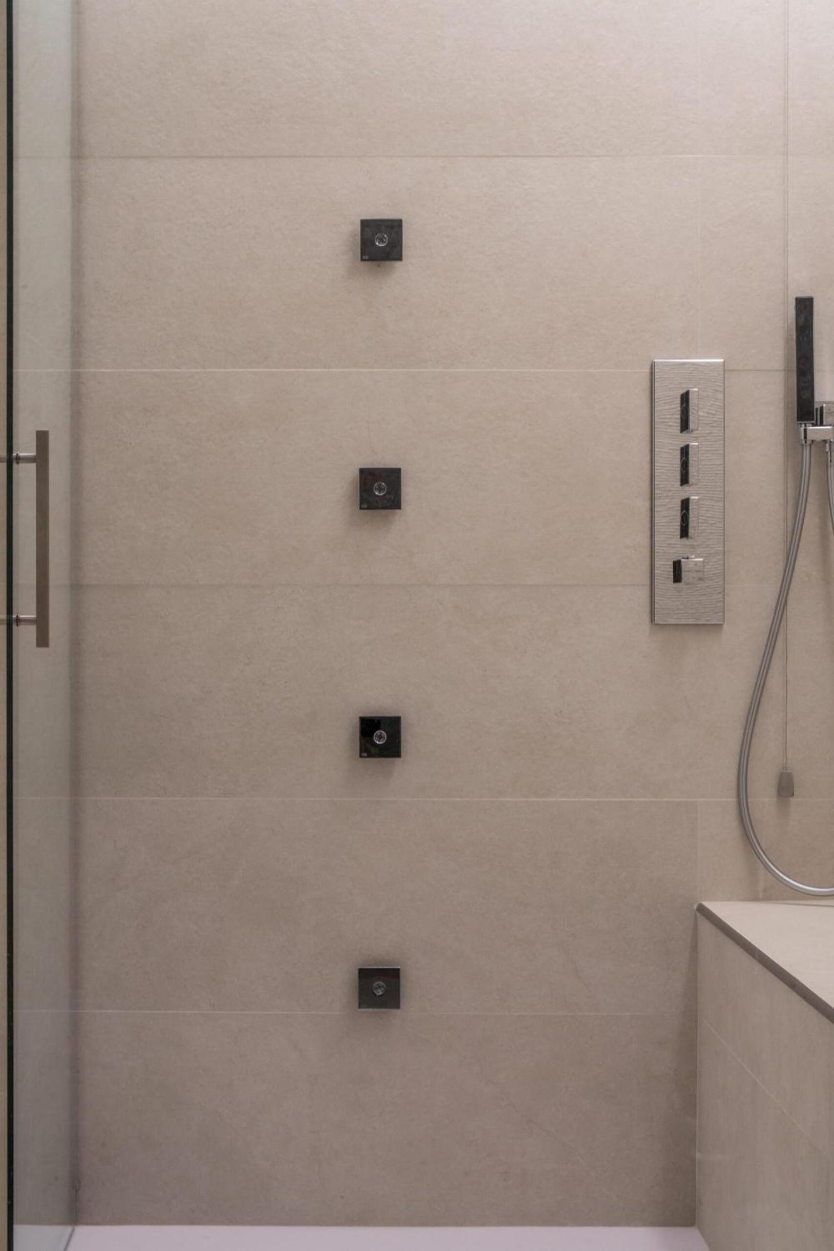 Luxury Quadruple Room - Photo 8
