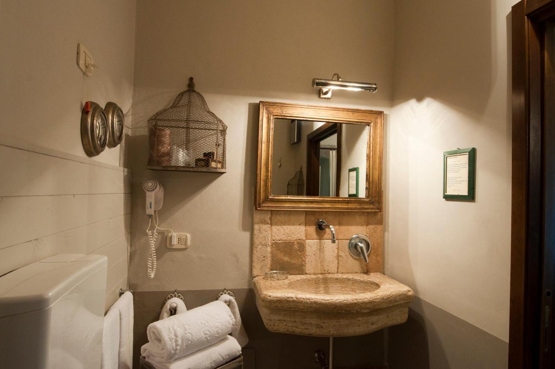 Junior Suite (3 Adults) with Spa Access - Photo 3