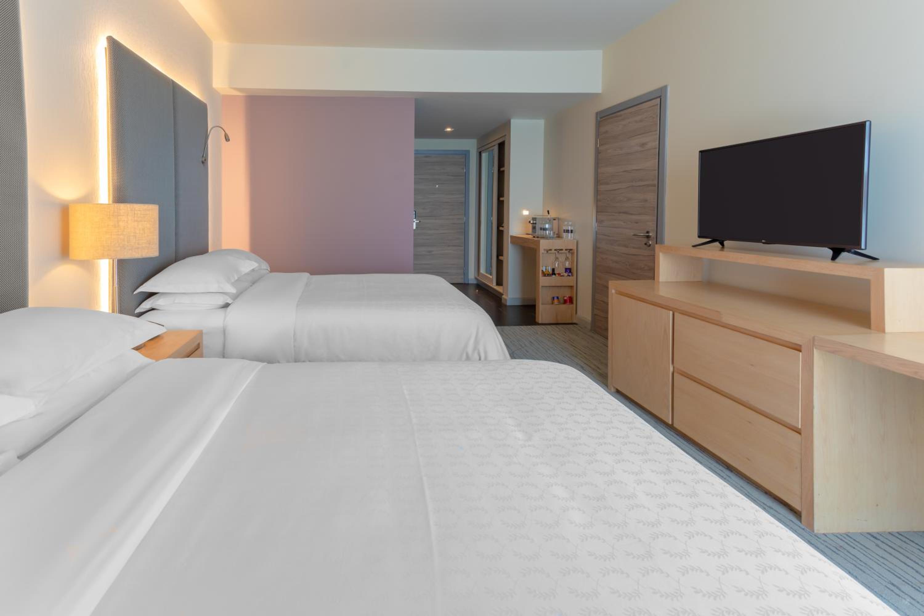 Queen Room With Two Queen Beds And Mountain View
