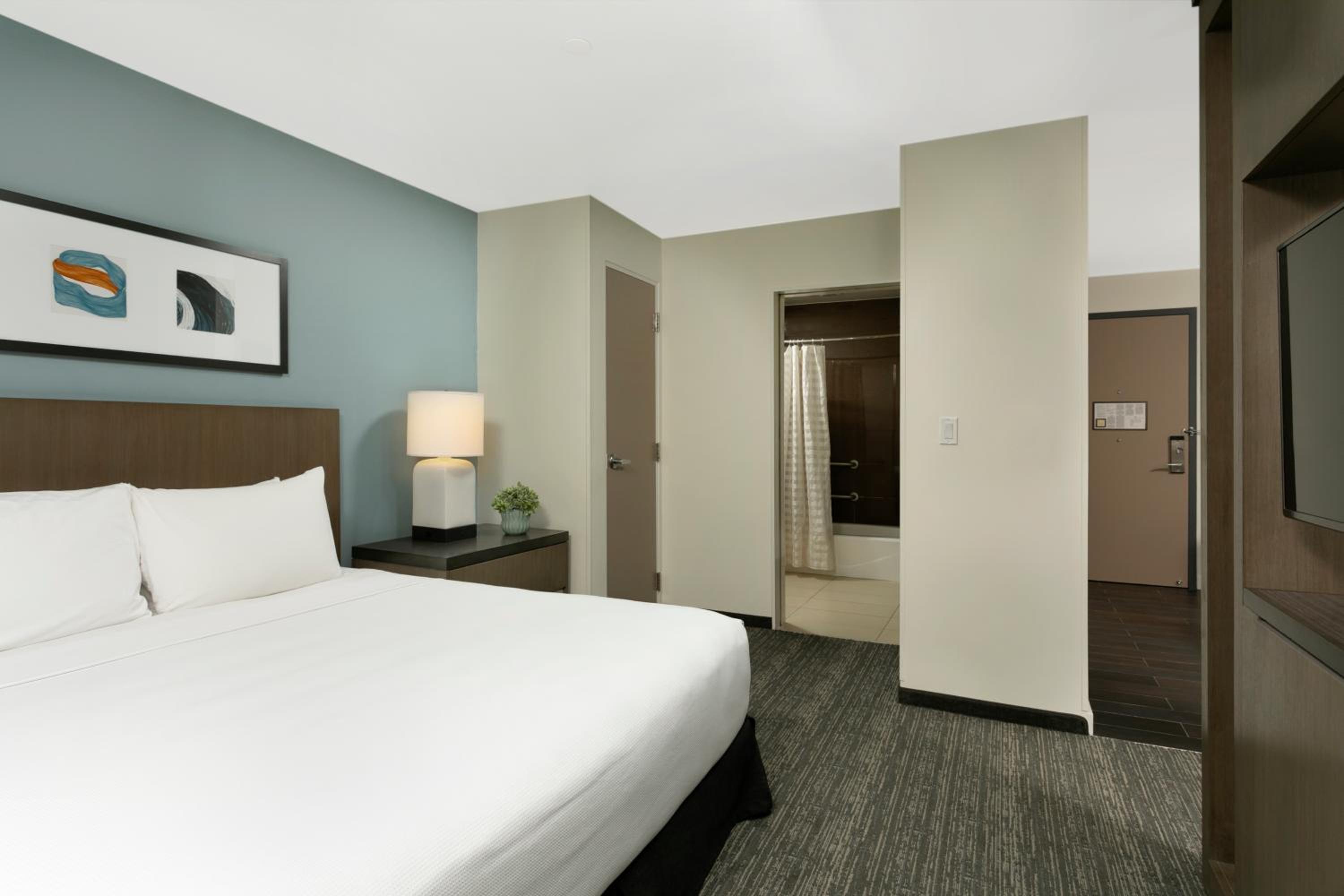 King Studio Suite With Kitchen - Disability Access - Photo 3