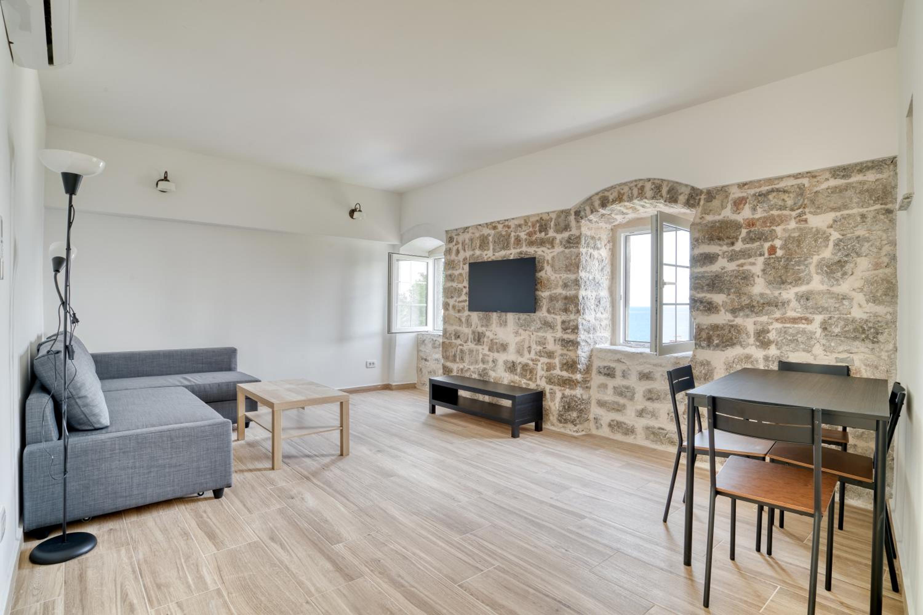 One-Bedroom Apartment with Sea View and Terrace photo 3