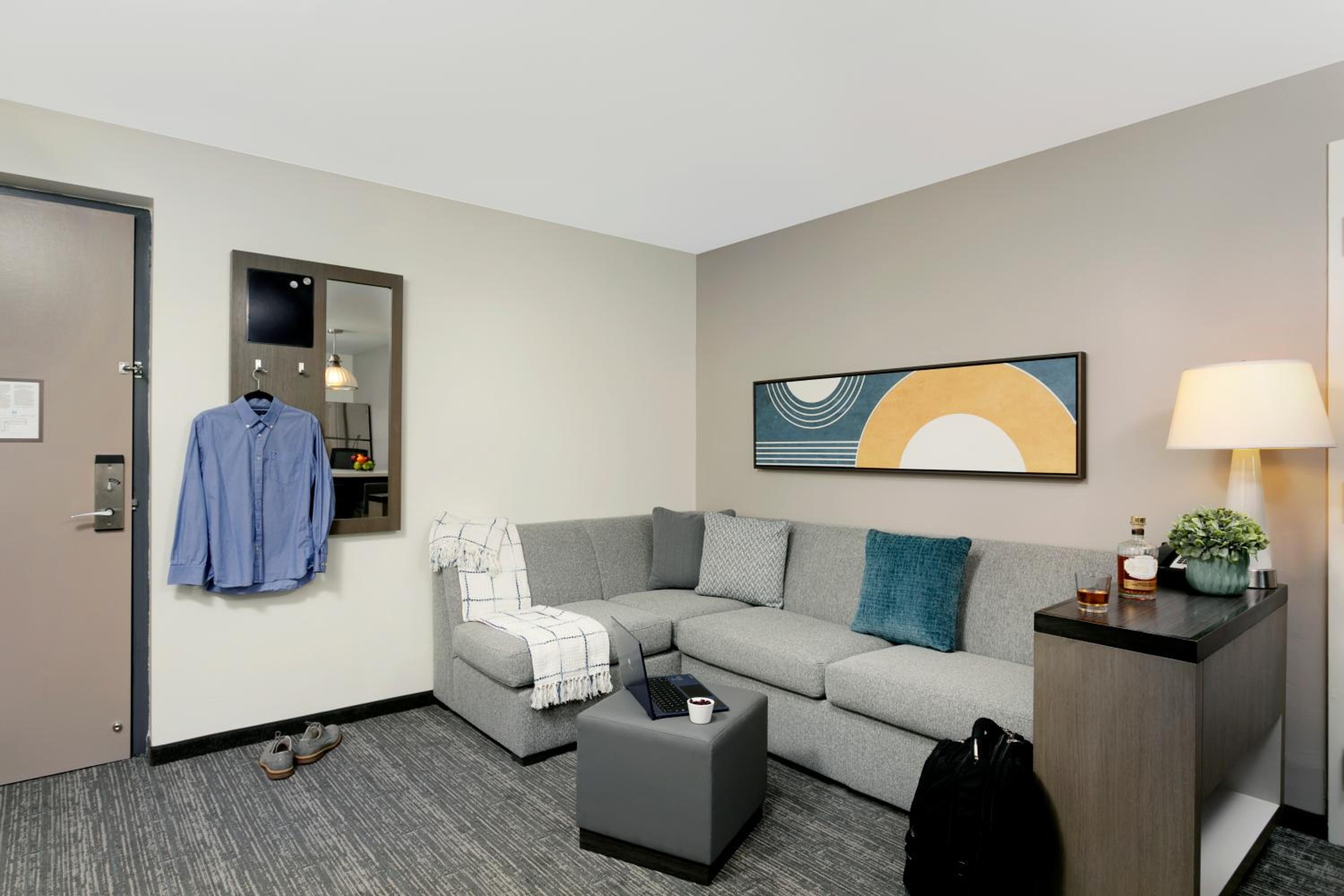 One-Bedroom Suite with Kitchen and Bay View - Photo 3
