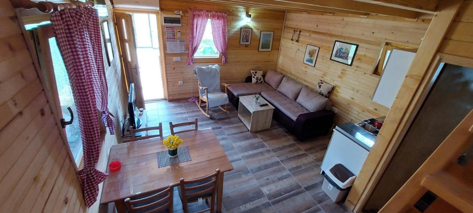 One-Bedroom House photo 1
