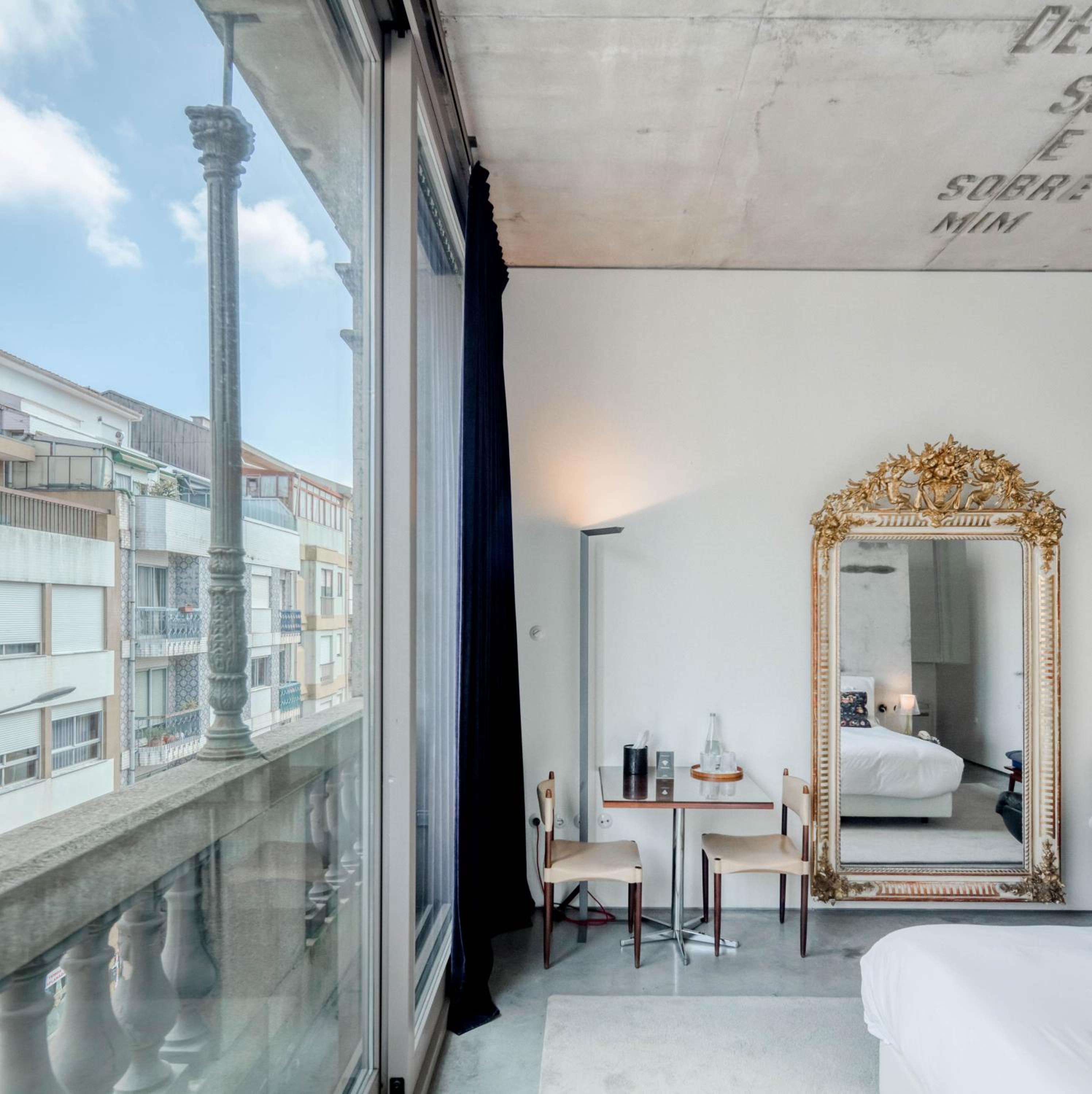 Suite with City View - Photo 4