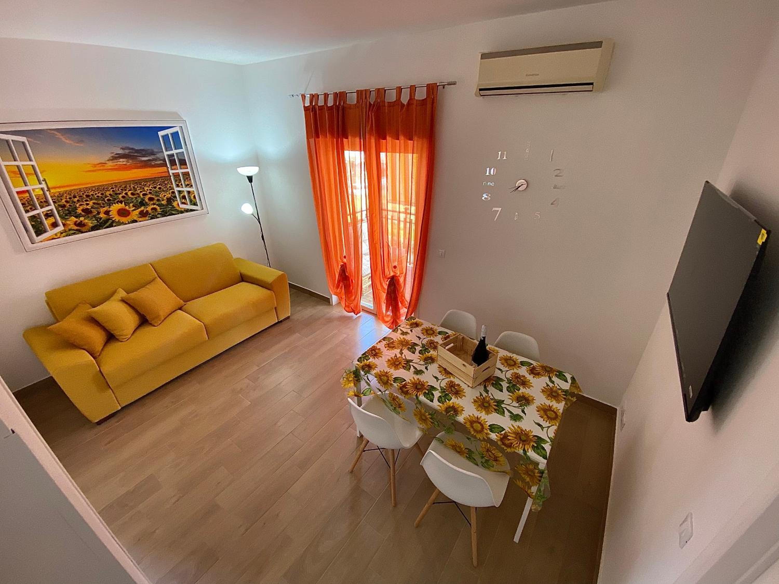 One-Bedroom Apartment photo 1