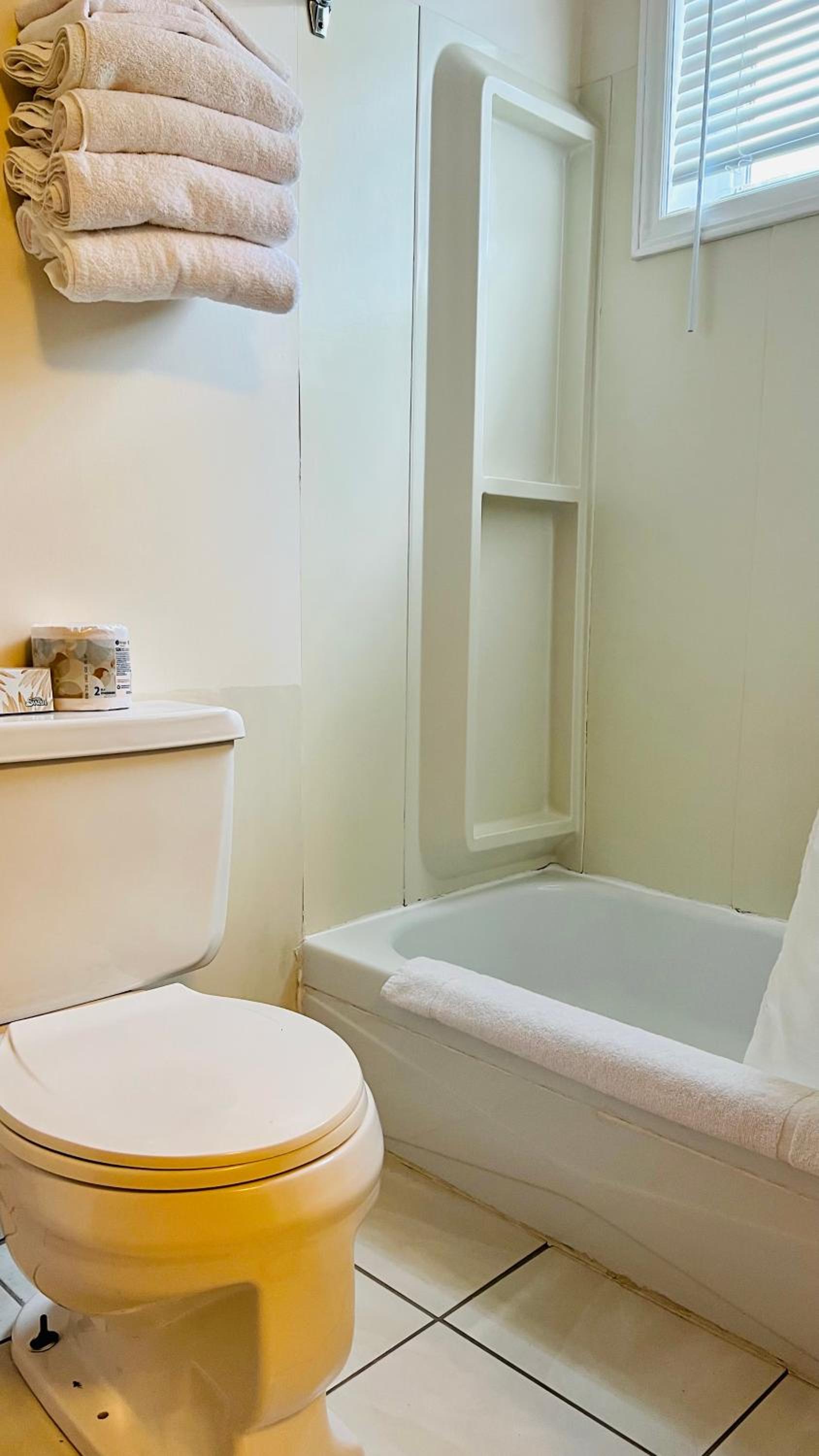 Queen Room with Kitchenette photo 3