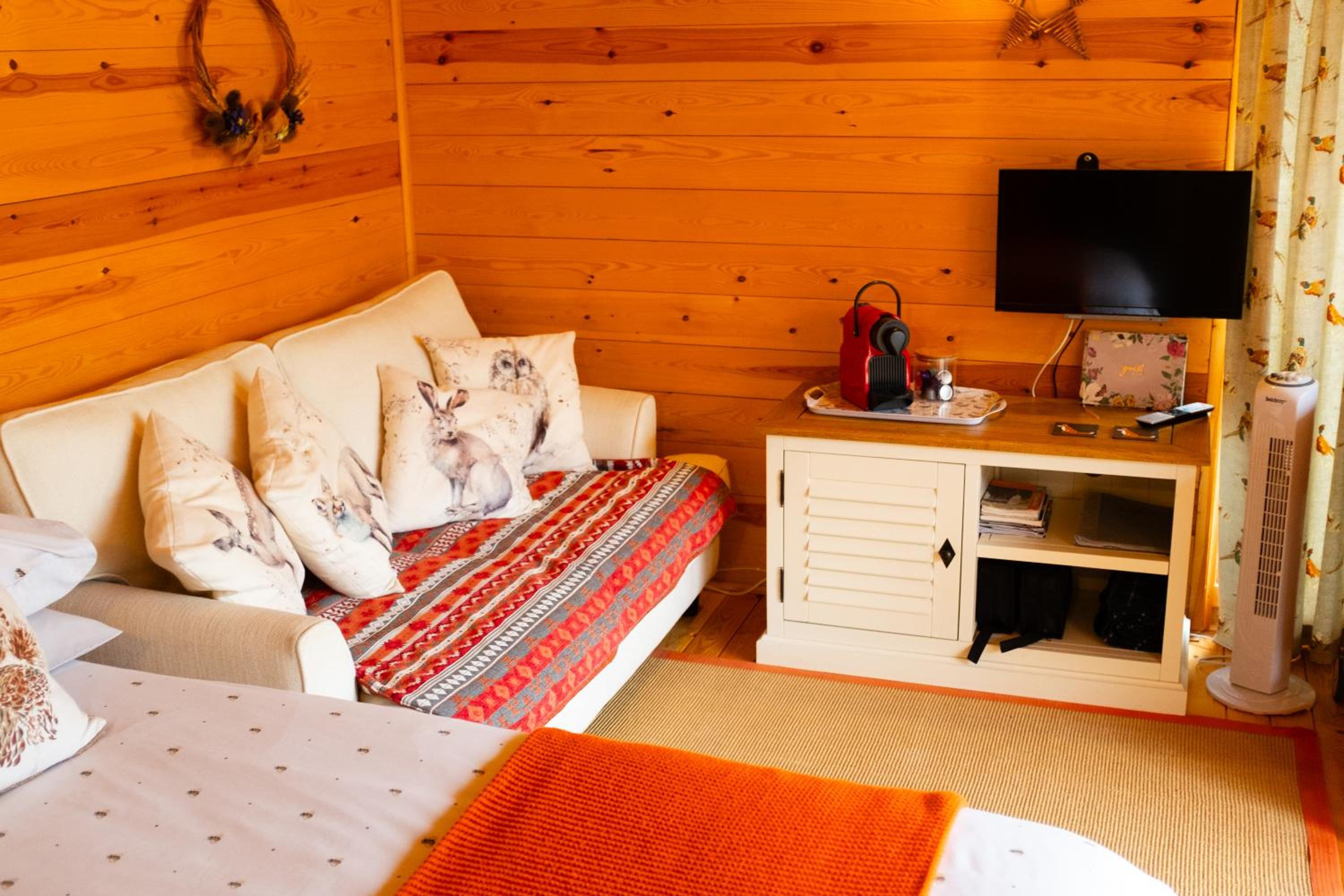 Double Room with Private Bathroom - Photo 27