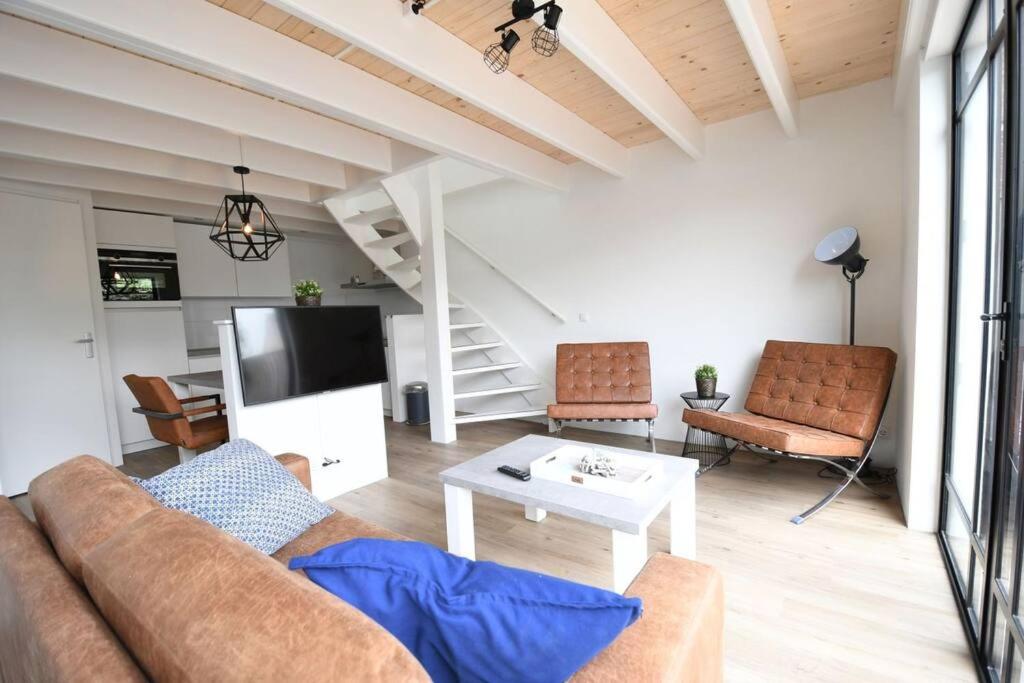 One-Bedroom House photo 1