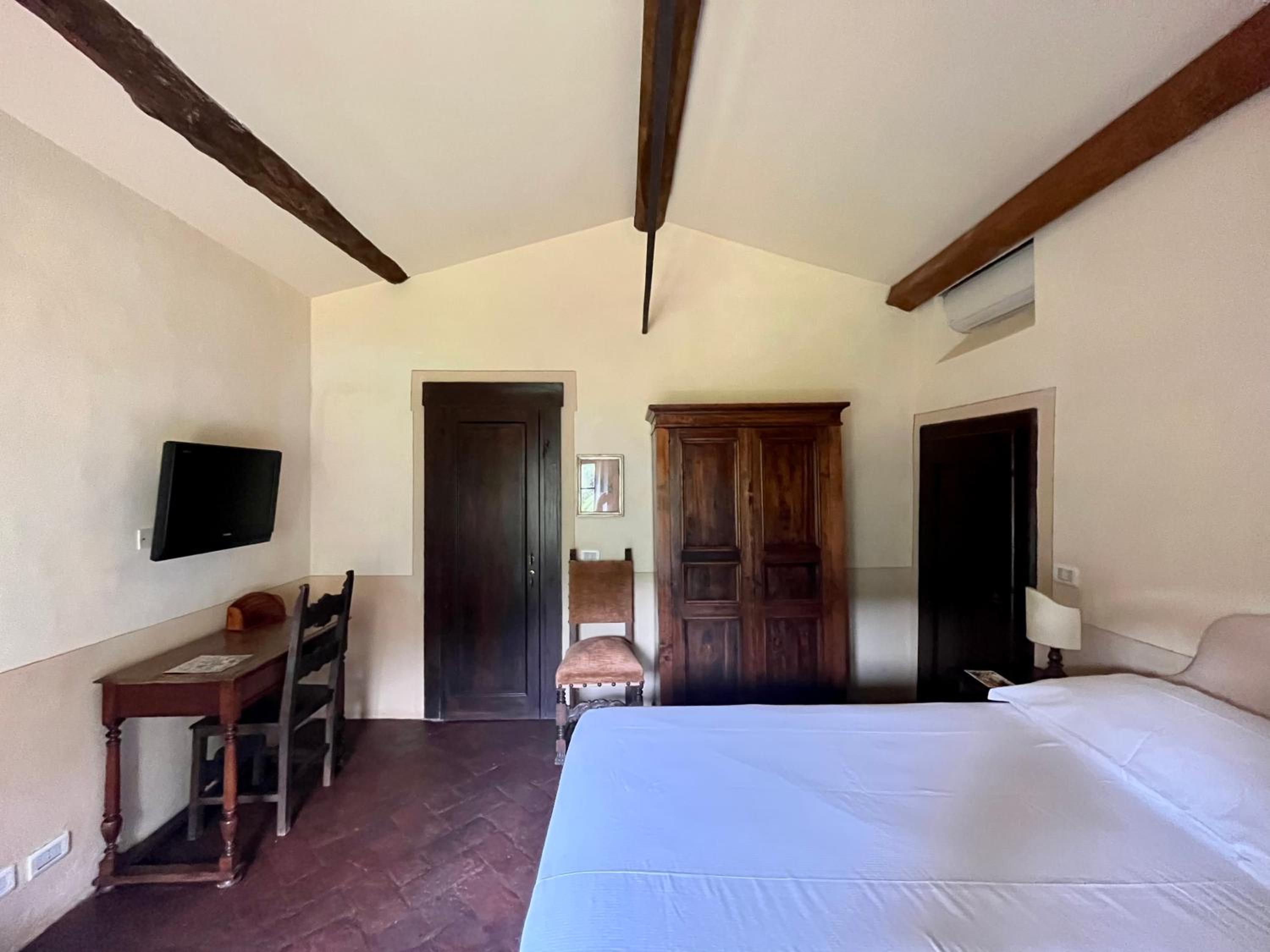 Deluxe Double Room with Bath photo 3