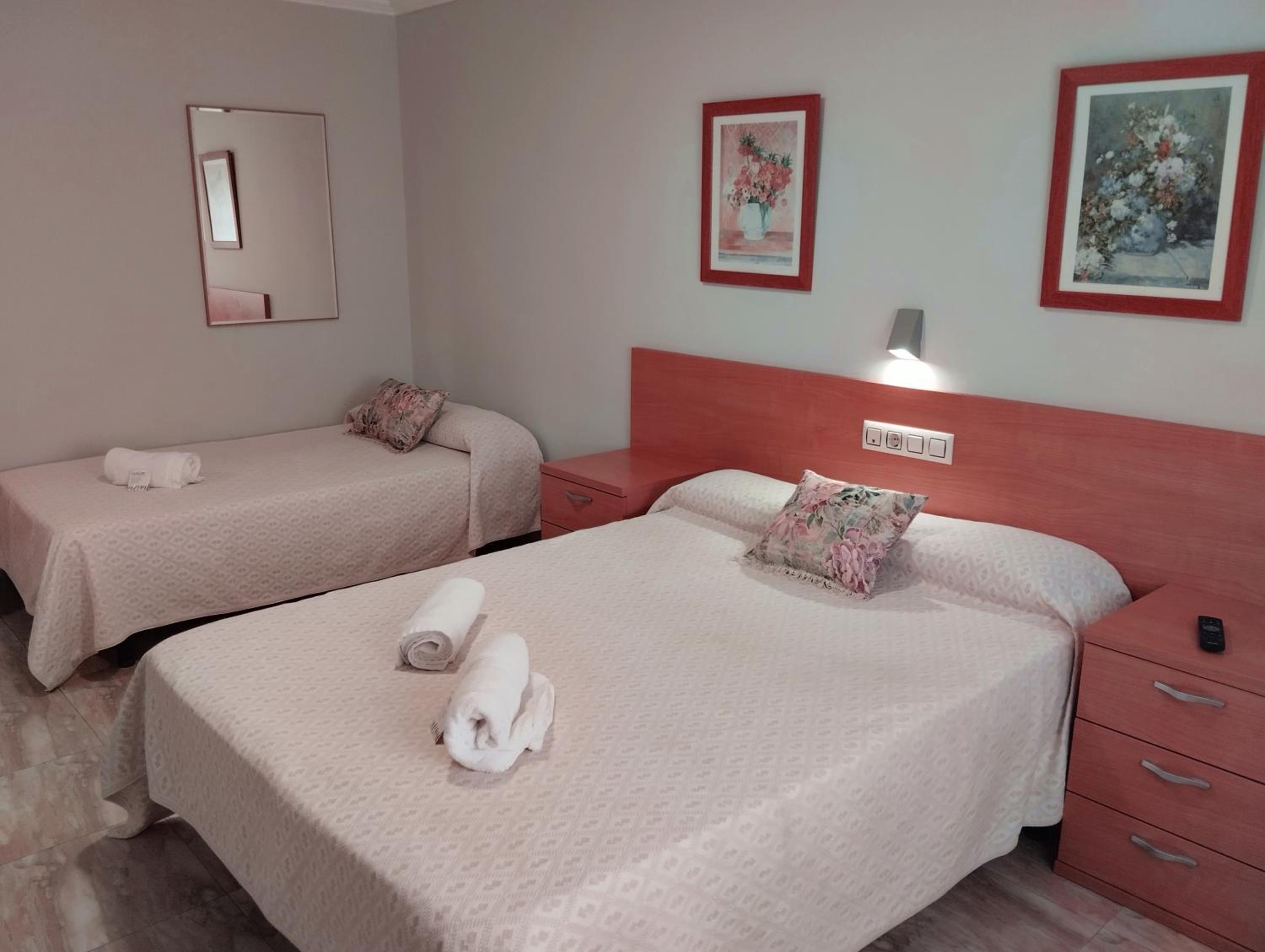 Habitación Triple con Baño Privado