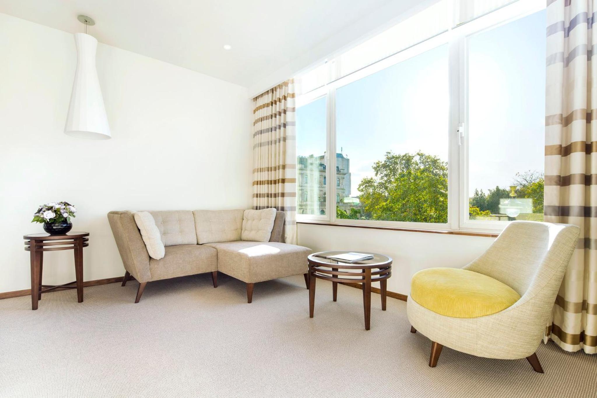 Deluxe One-Bedroom Park Suite