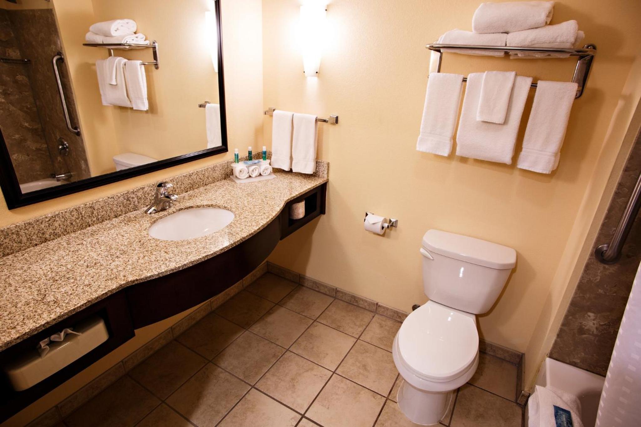 Standard King Room - Photo 5