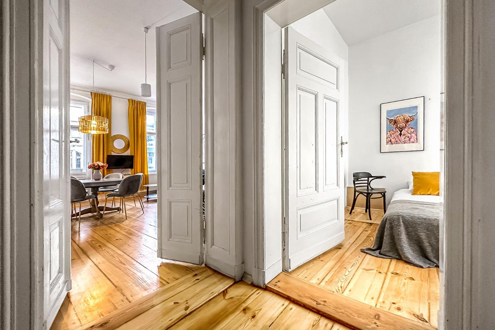 Deluxe Three-Bedroom Apartment with 2 Bathrooms and Balcony  - Photo 14