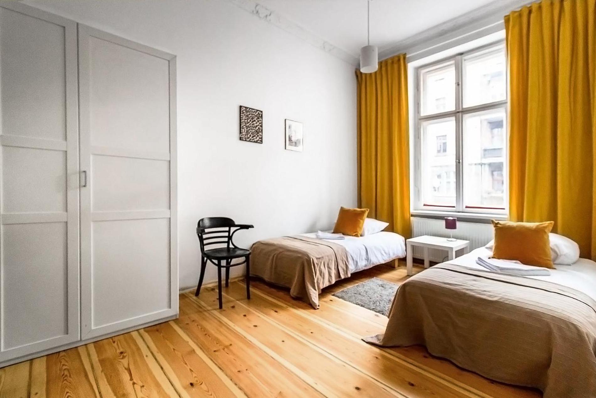 Deluxe Three-Bedroom Apartment with 2 Bathrooms and Balcony  - Photo 11