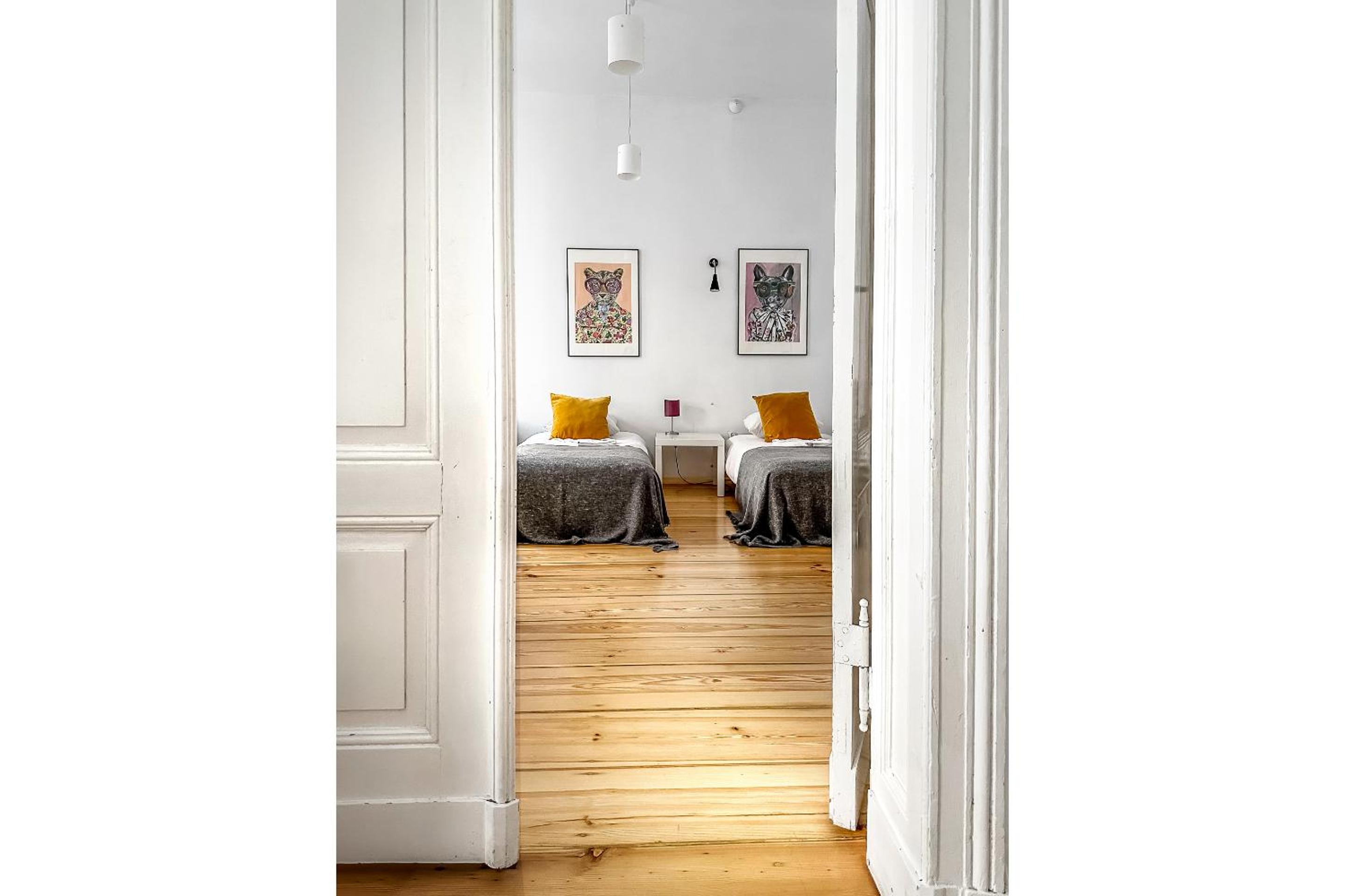 Deluxe Three-Bedroom Apartment with 2 Bathrooms and Balcony  - Photo 6