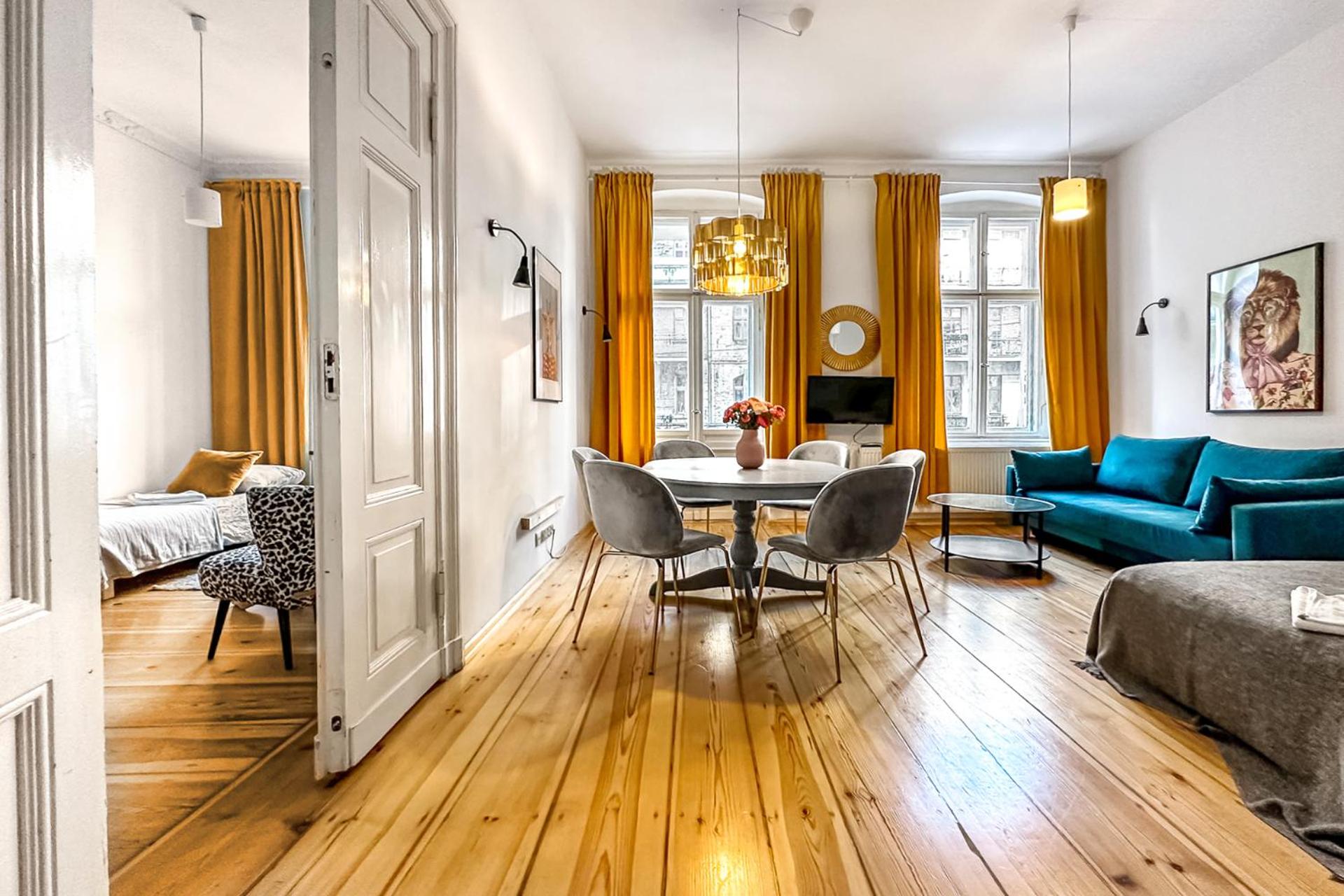 Deluxe Three-Bedroom Apartment with 2 Bathrooms and Balcony  - Photo 18