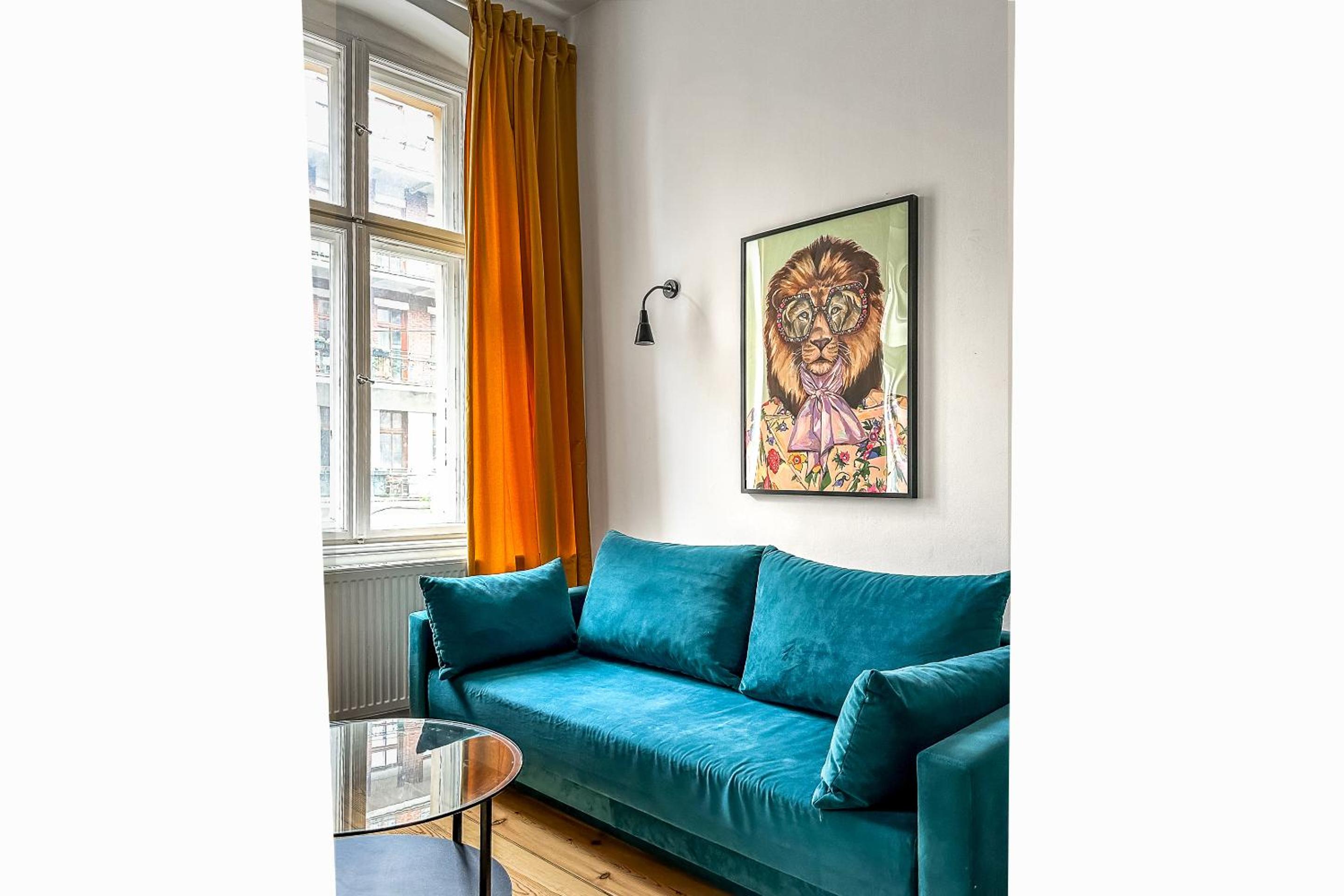 Deluxe Three-Bedroom Apartment with 2 Bathrooms and Balcony  - Photo 22