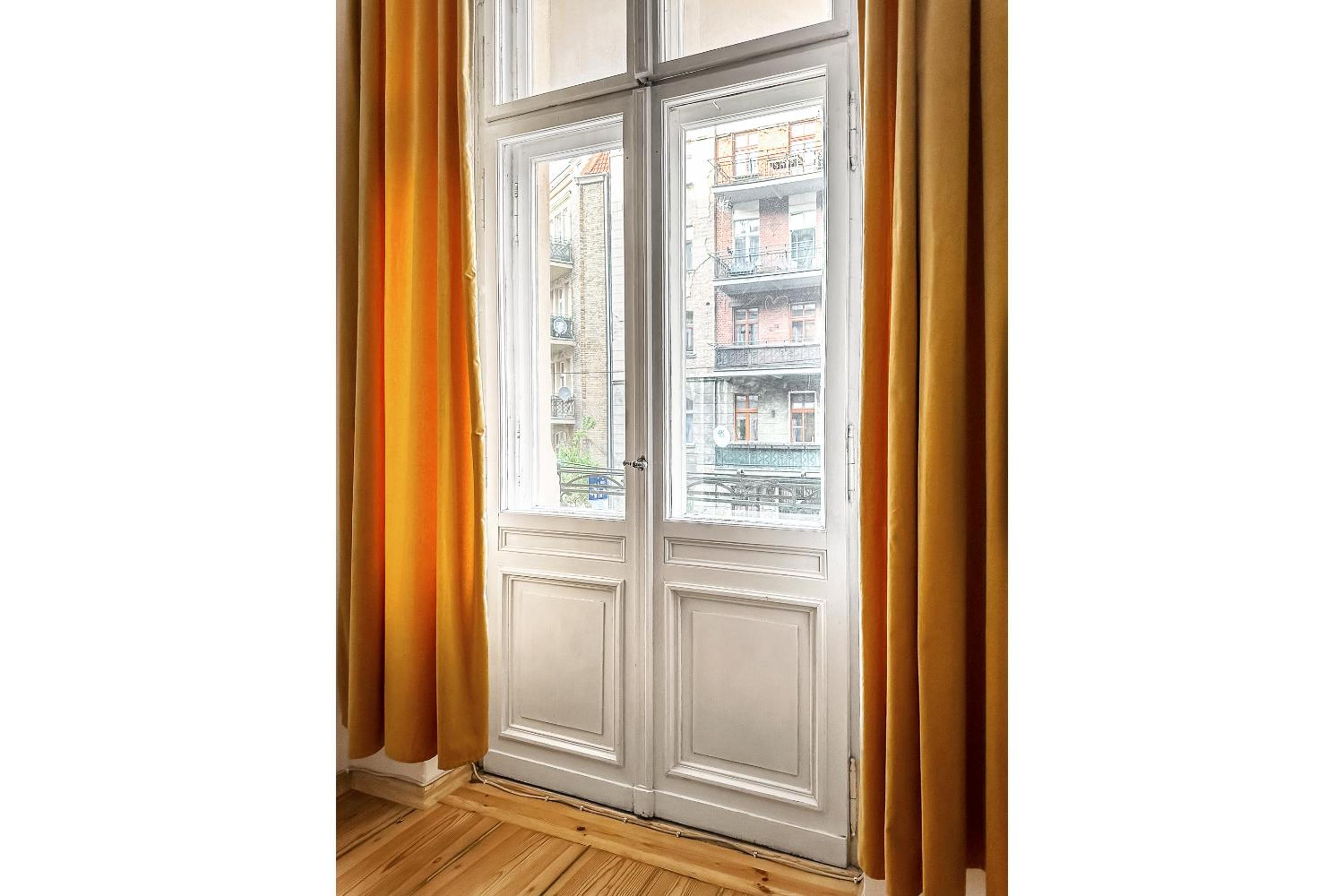 Deluxe Three-Bedroom Apartment with 2 Bathrooms and Balcony  - Photo 15