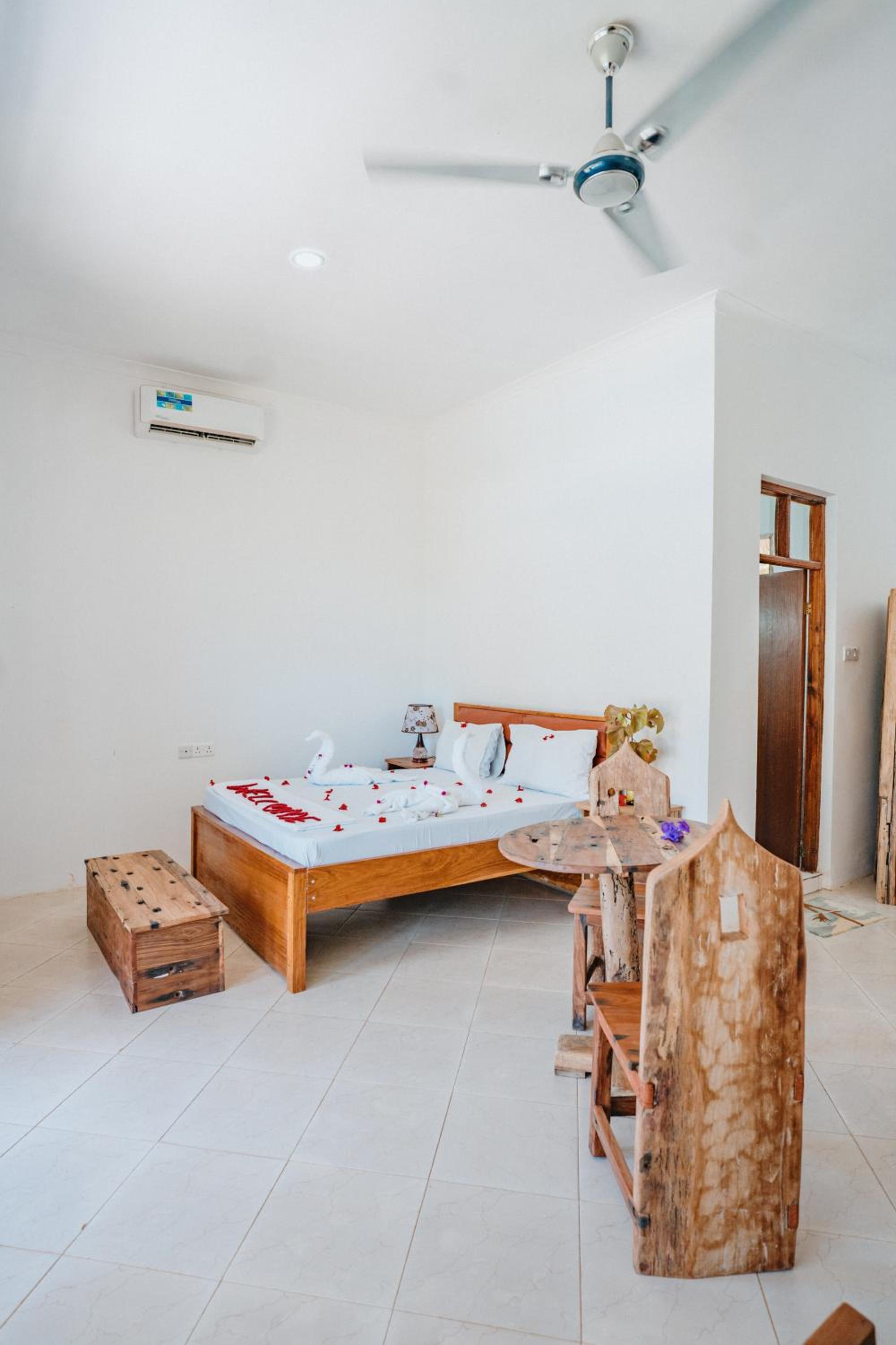 Double Room with Sea View - Photo 9