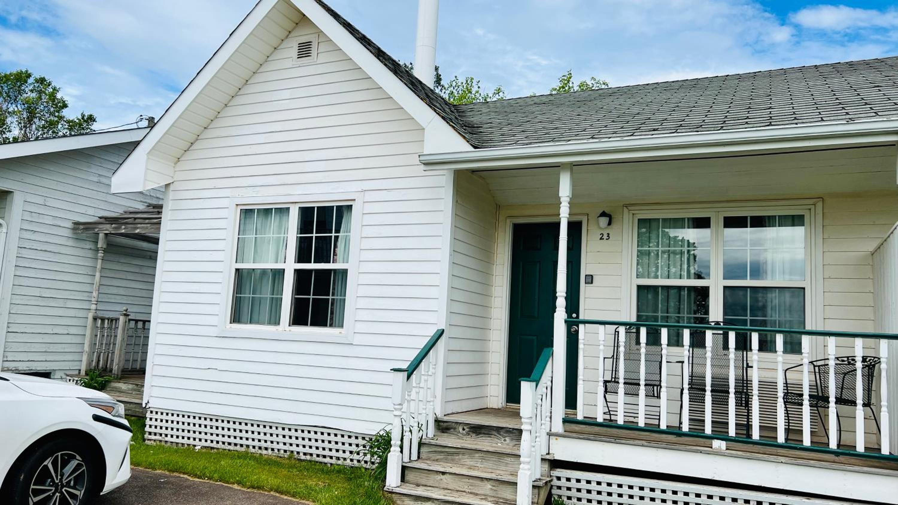 Two-Bedroom Cottage - Photo 3
