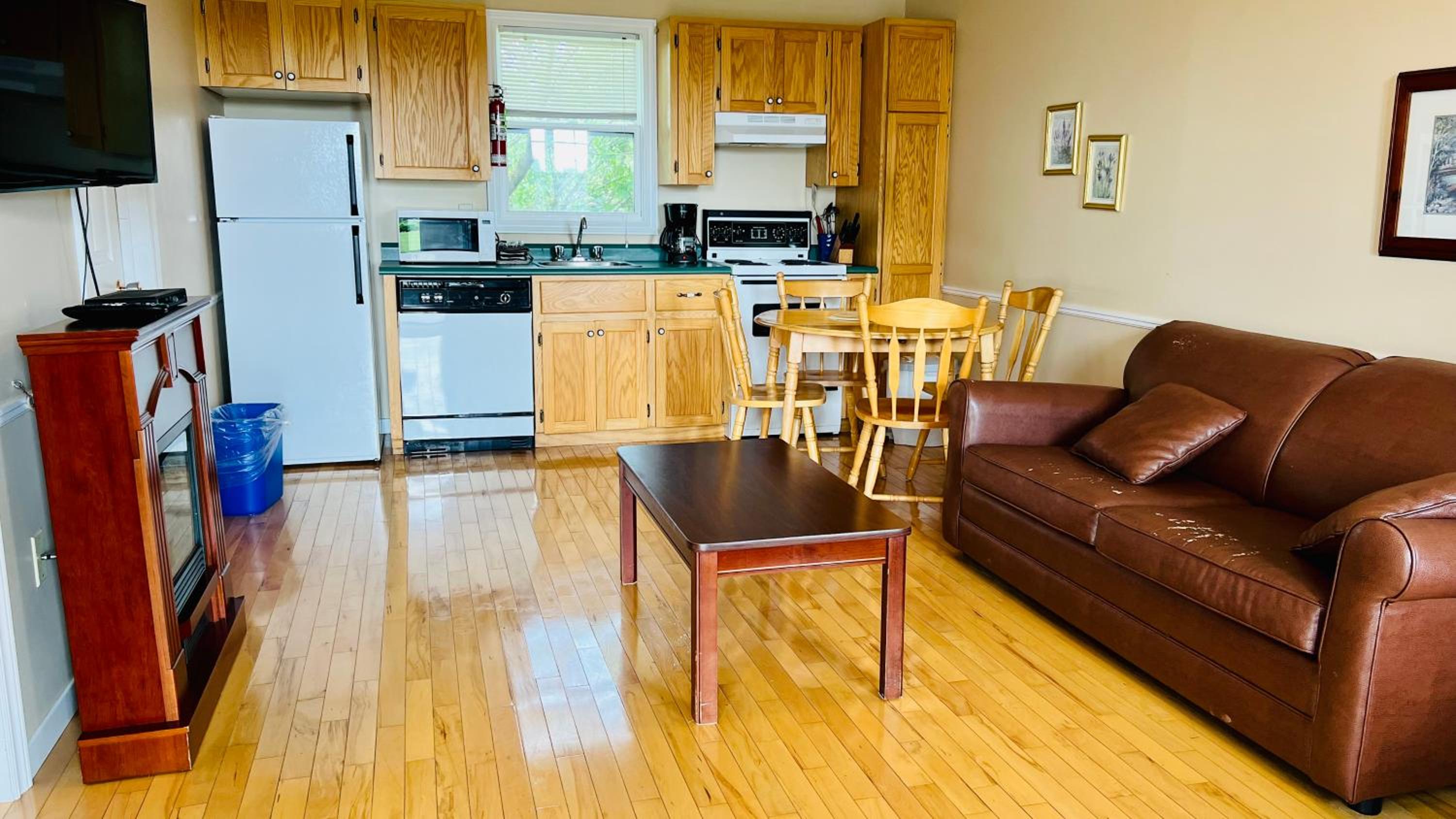 Two-Bedroom Cottage - Photo 1