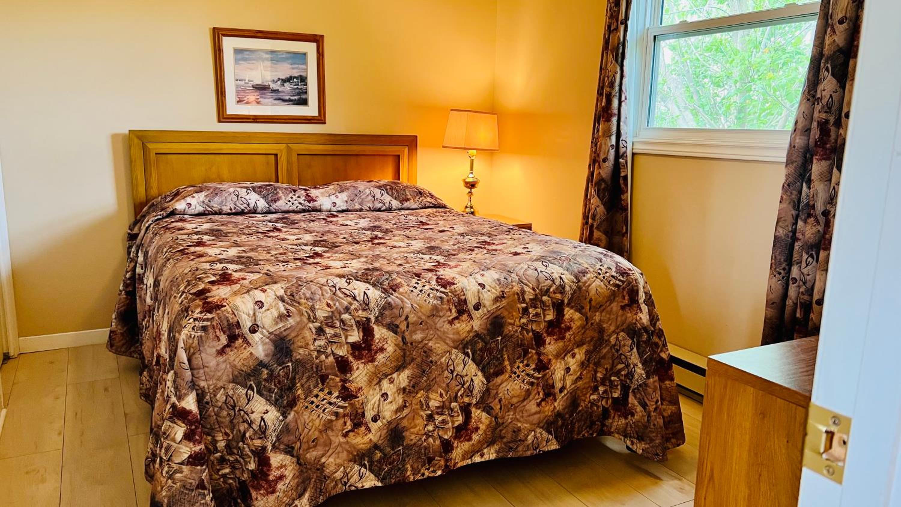 Two-Bedroom Cottage - Photo 6