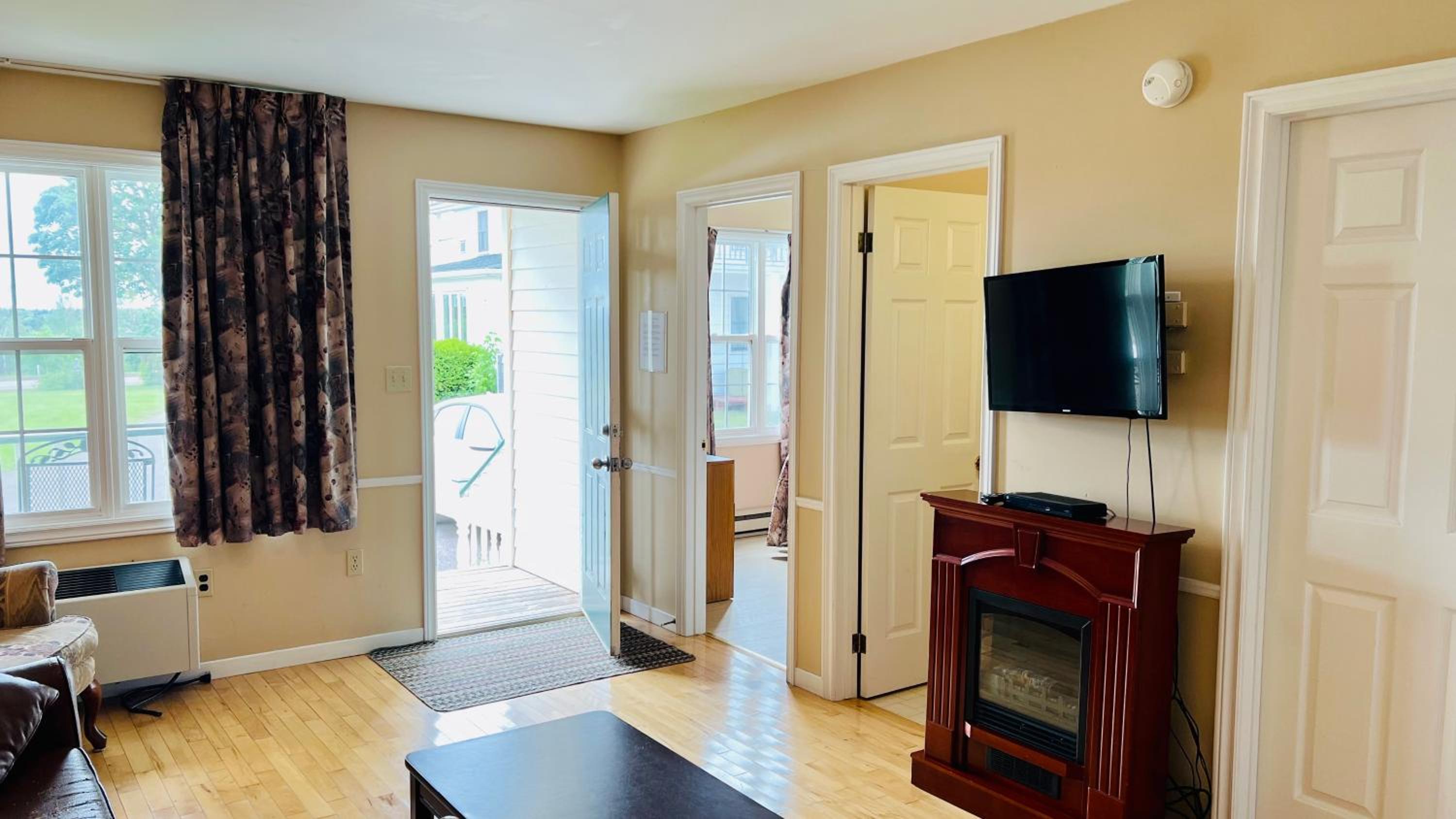 Two-Bedroom Cottage - Photo 10