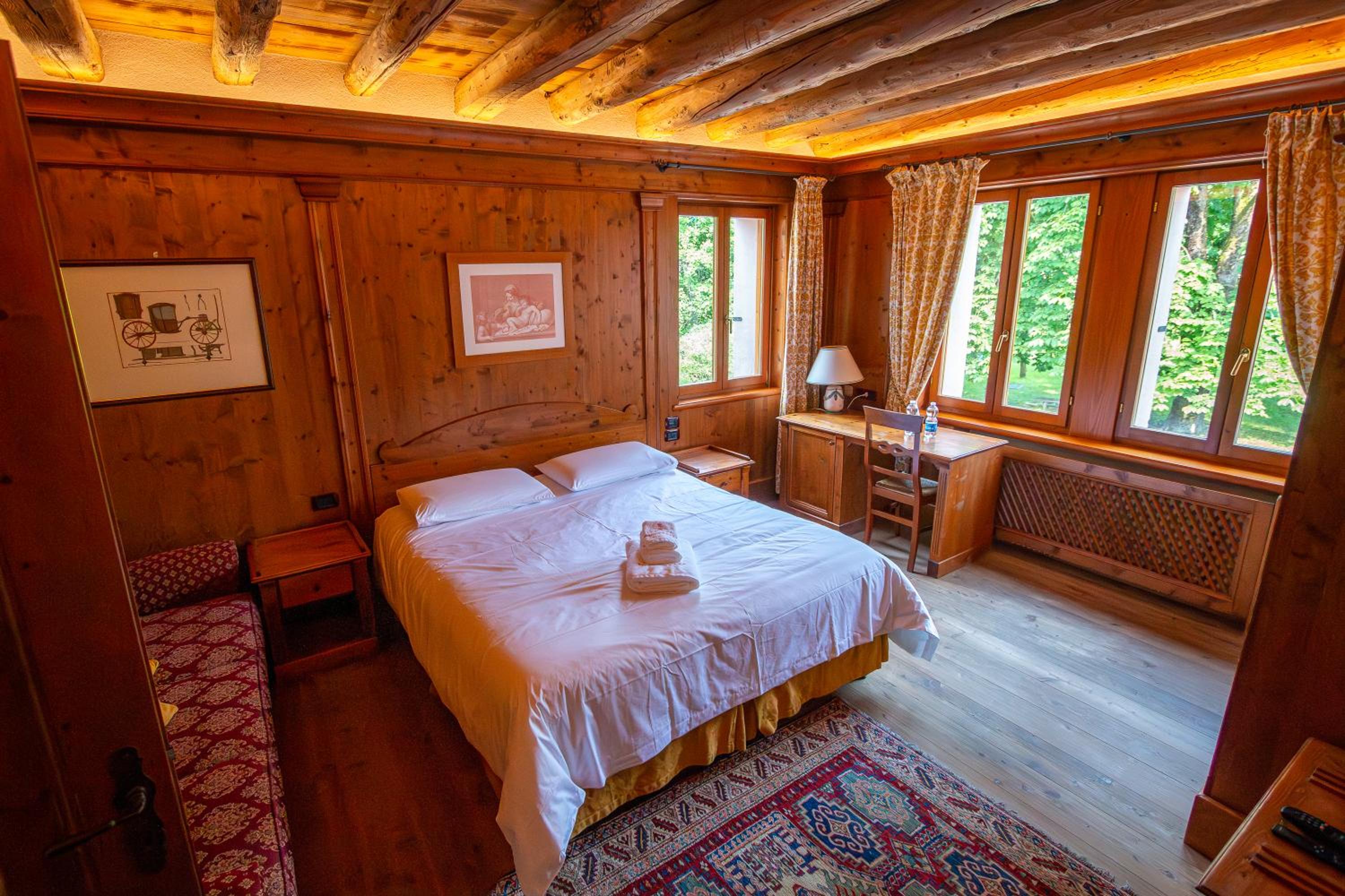 Deluxe King Room