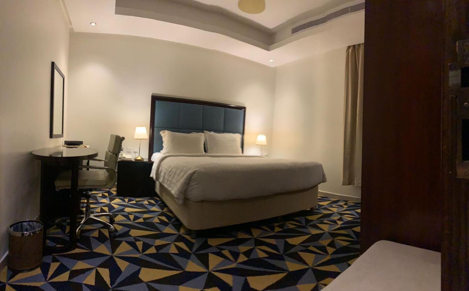 Suite with City View photo 3