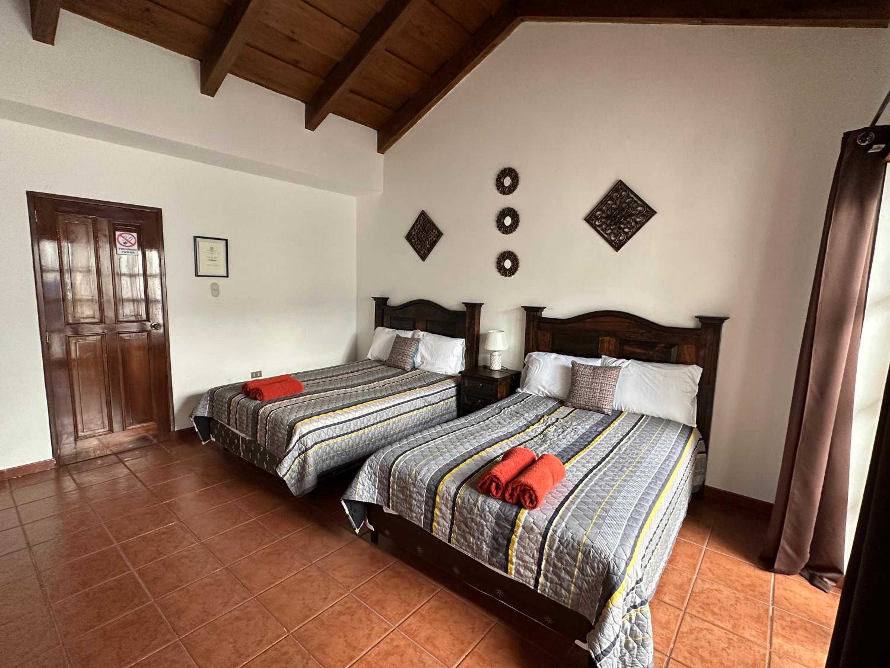 Quadruple Room with Private Bathroom photo 2