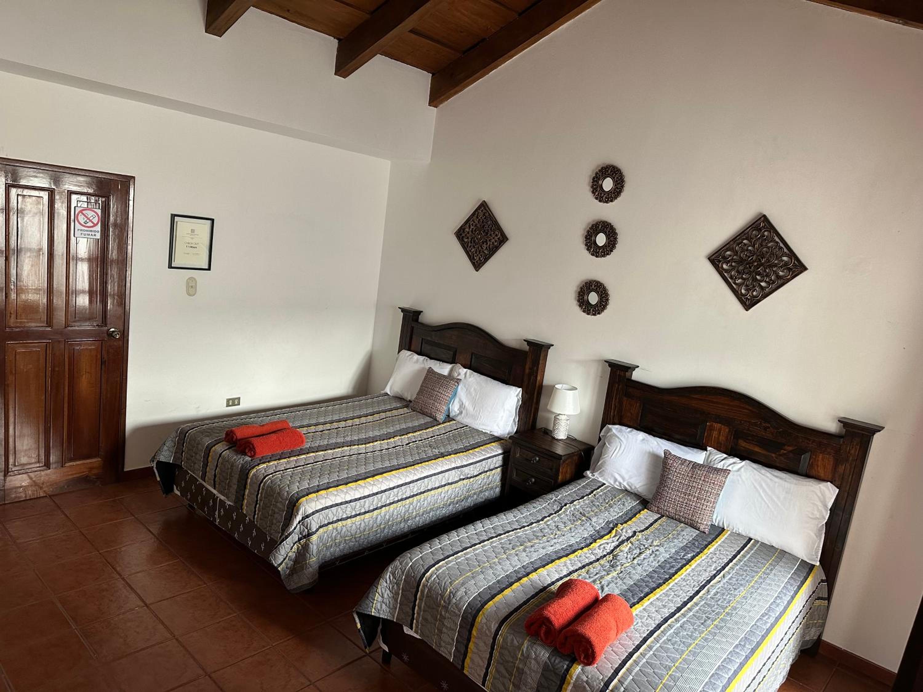 Quadruple Room with Private Bathroom photo 3
