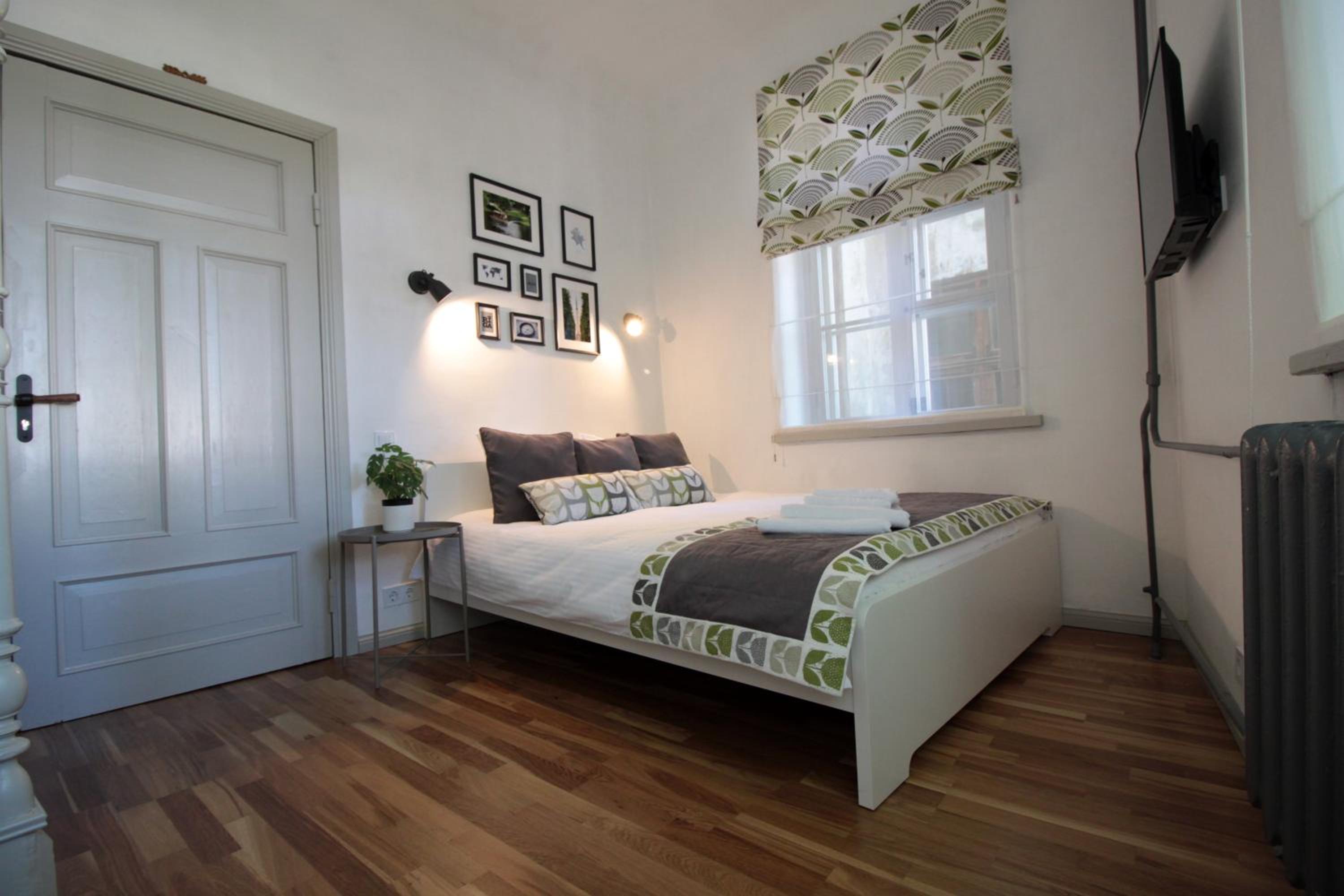 One-Bedroom Apartment - Photo 16