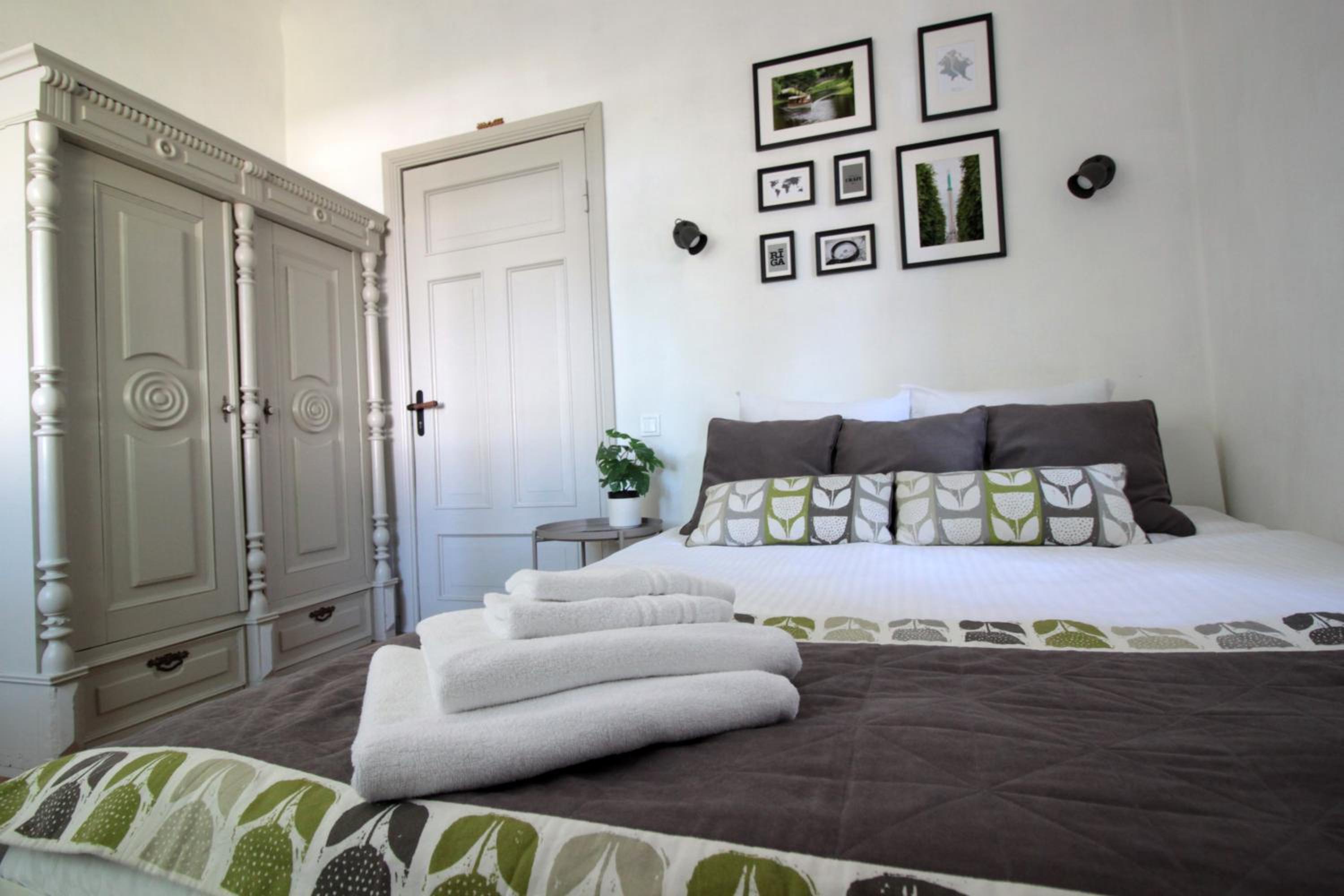 One-Bedroom Apartment - Photo 17