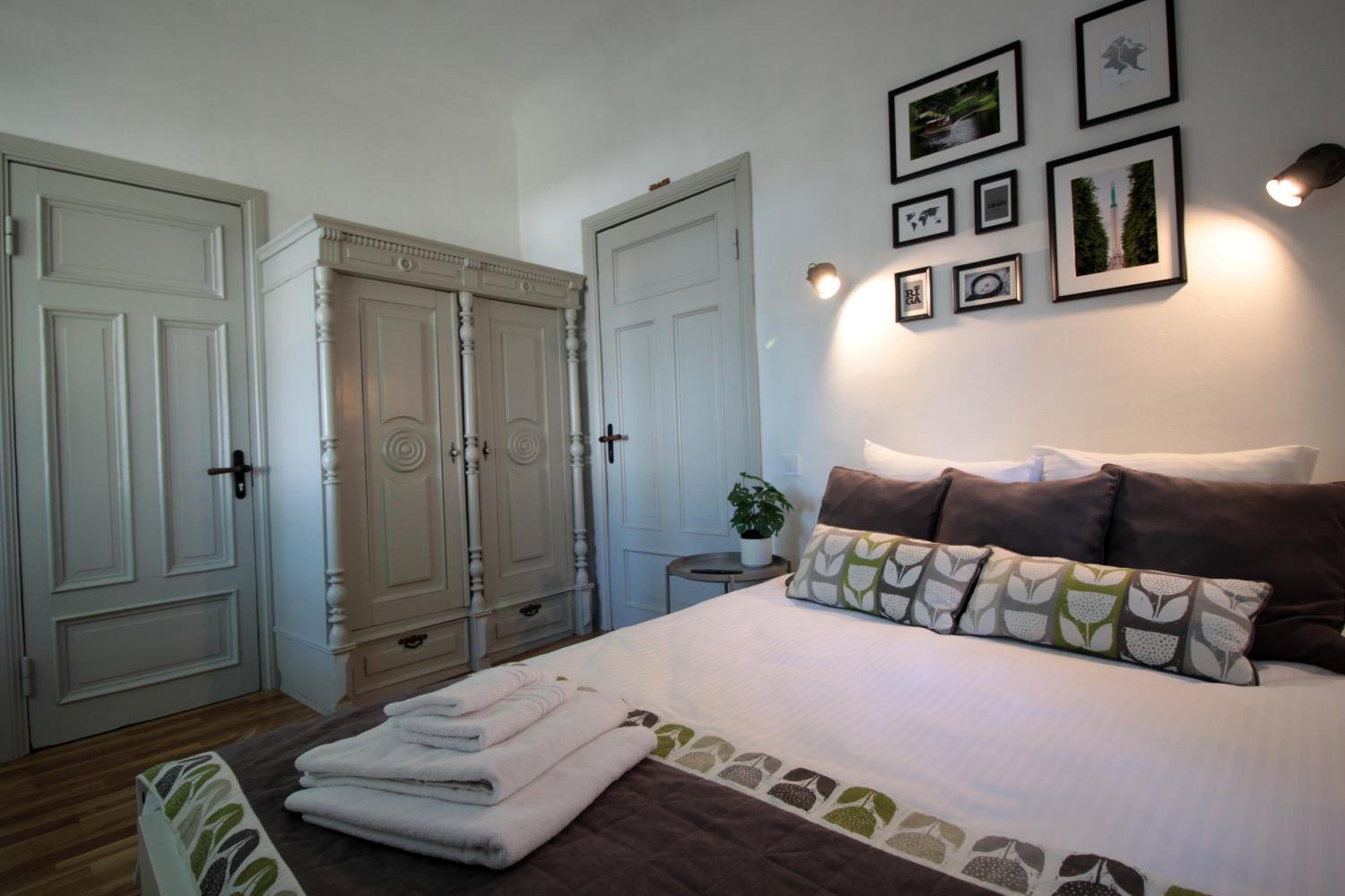 One-Bedroom Apartment - Photo 18