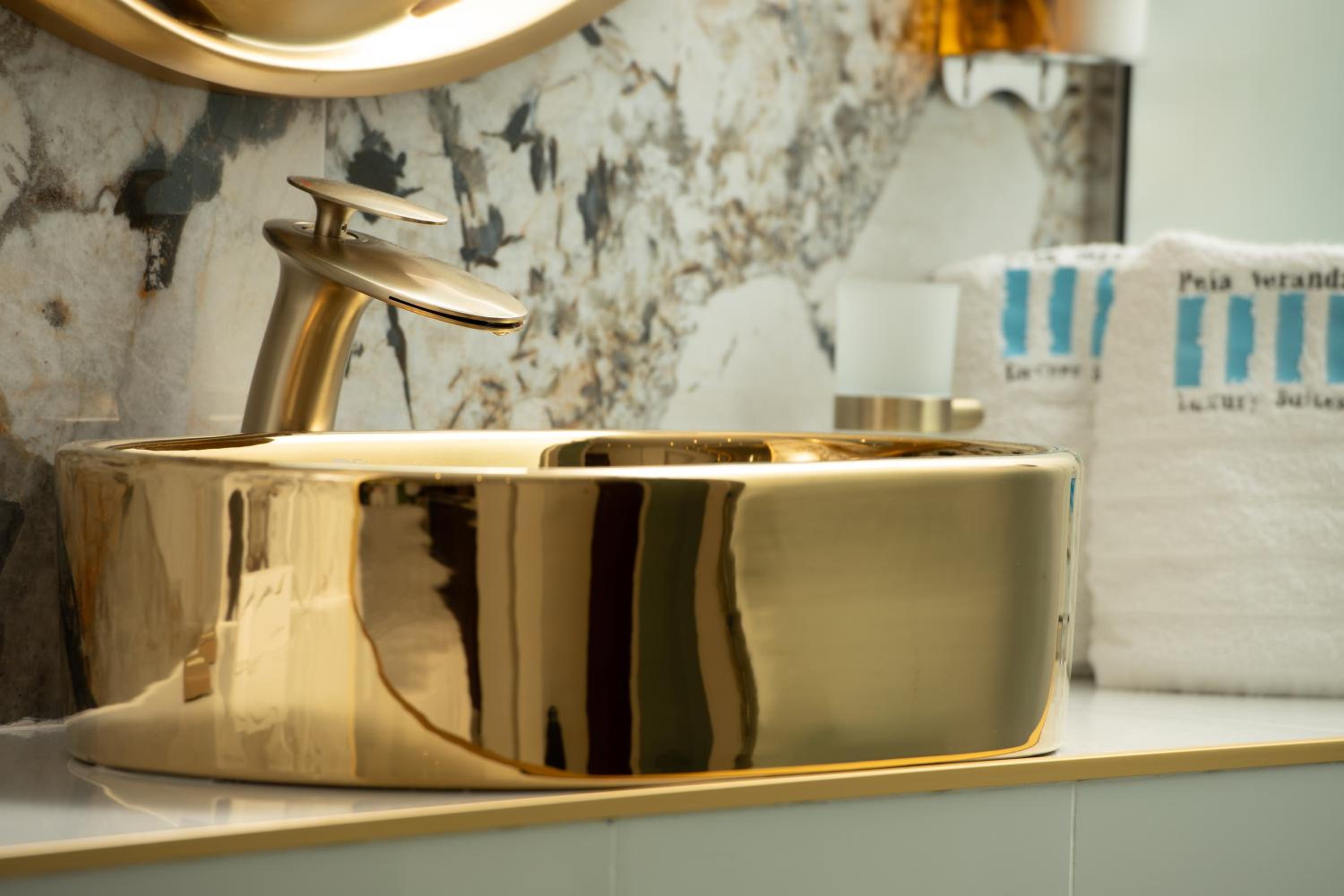 Superior Suite - Photo 8