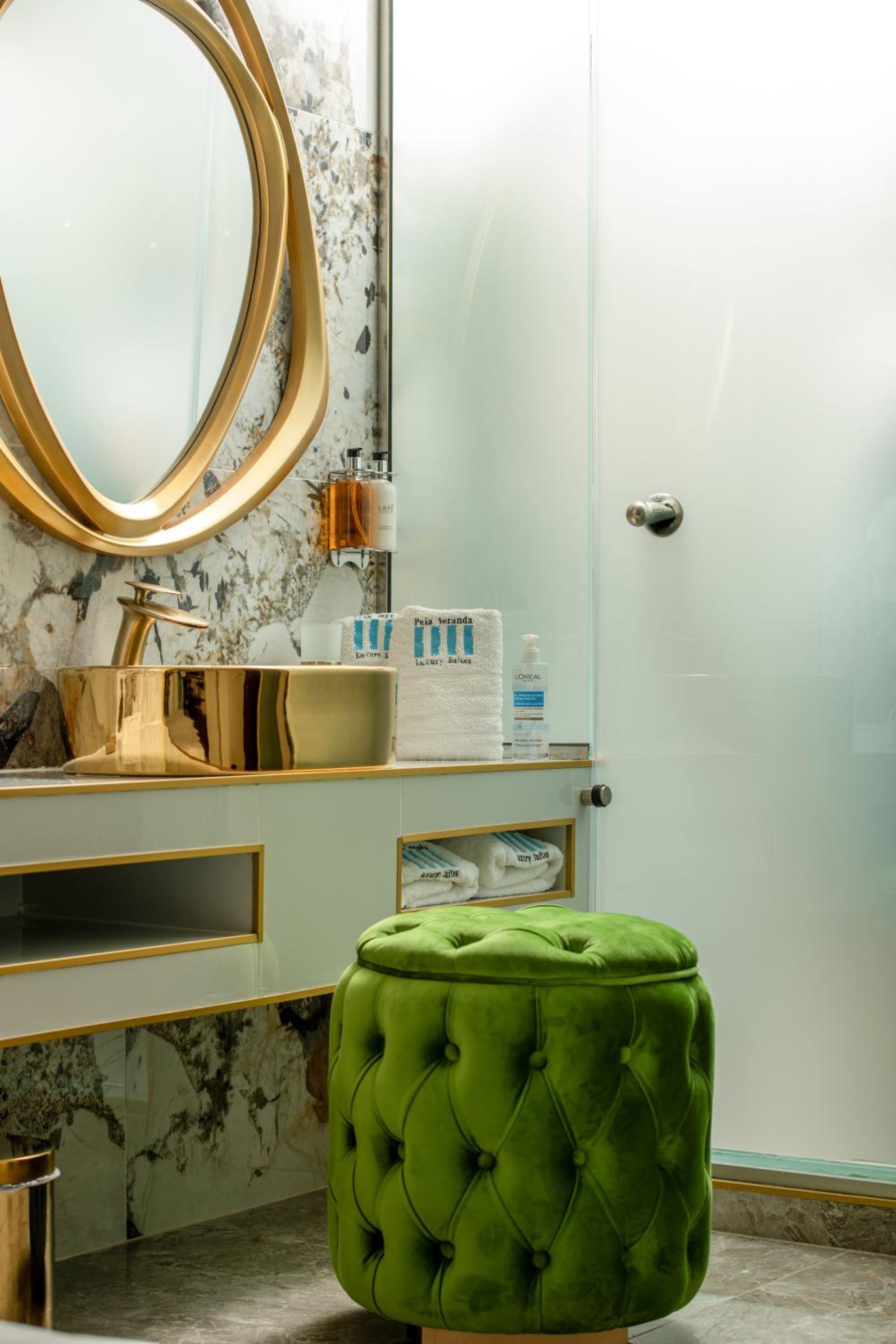 Deluxe King Suite - Photo 7