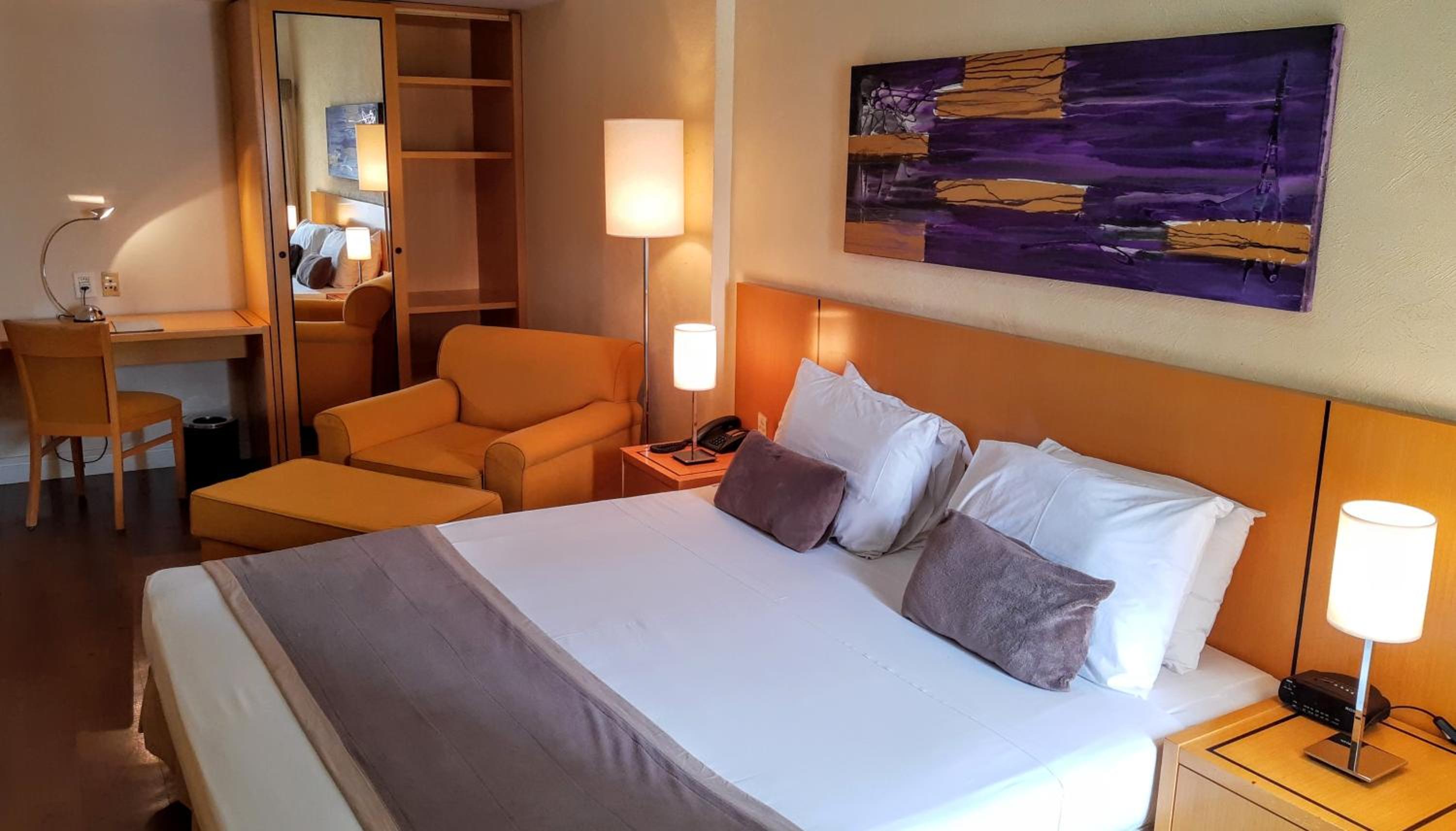 Deluxe Suite with Spa Bath