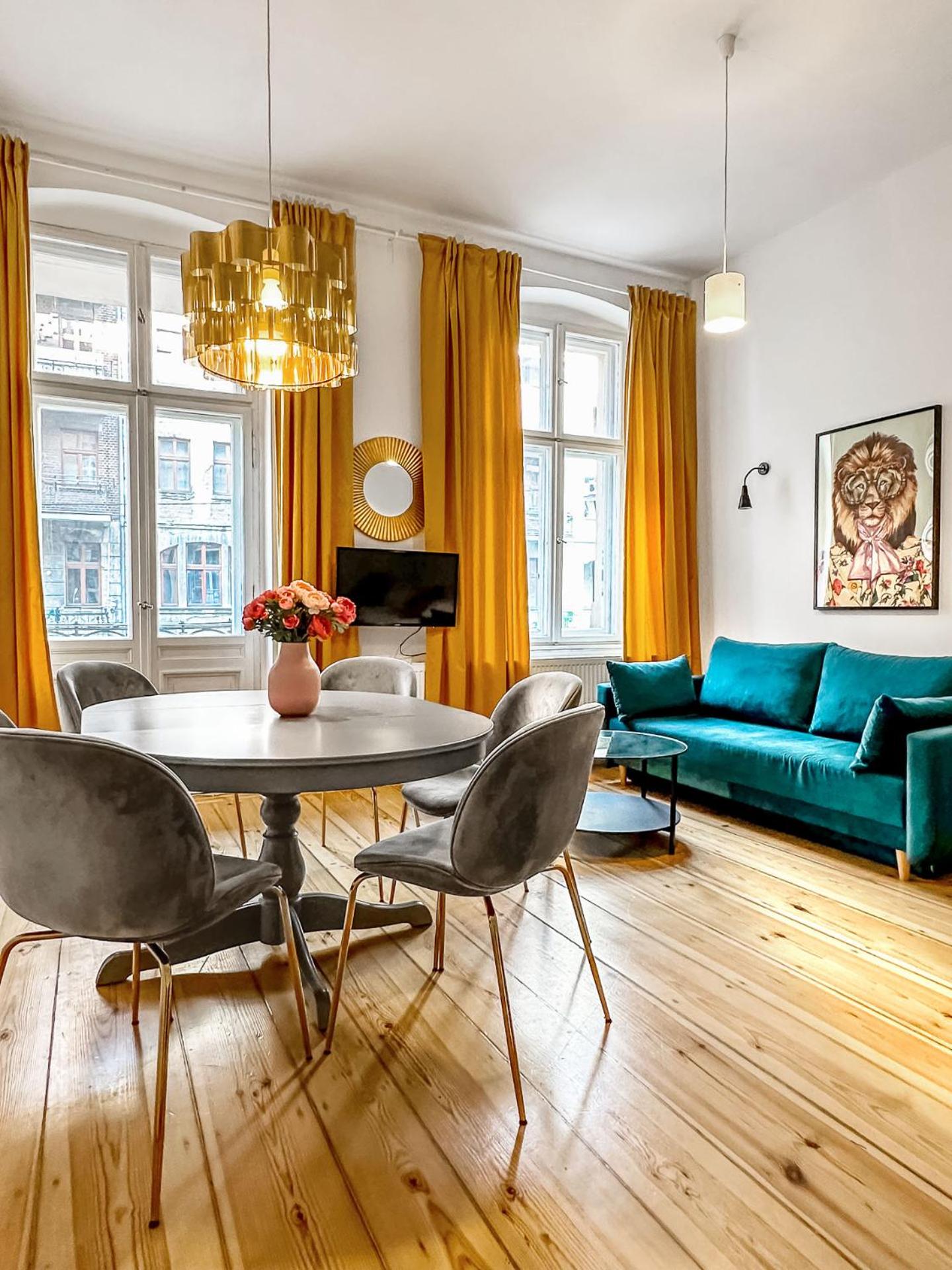 Deluxe Three-Bedroom Apartment with 2 Bathrooms and Balcony  - Photo 20