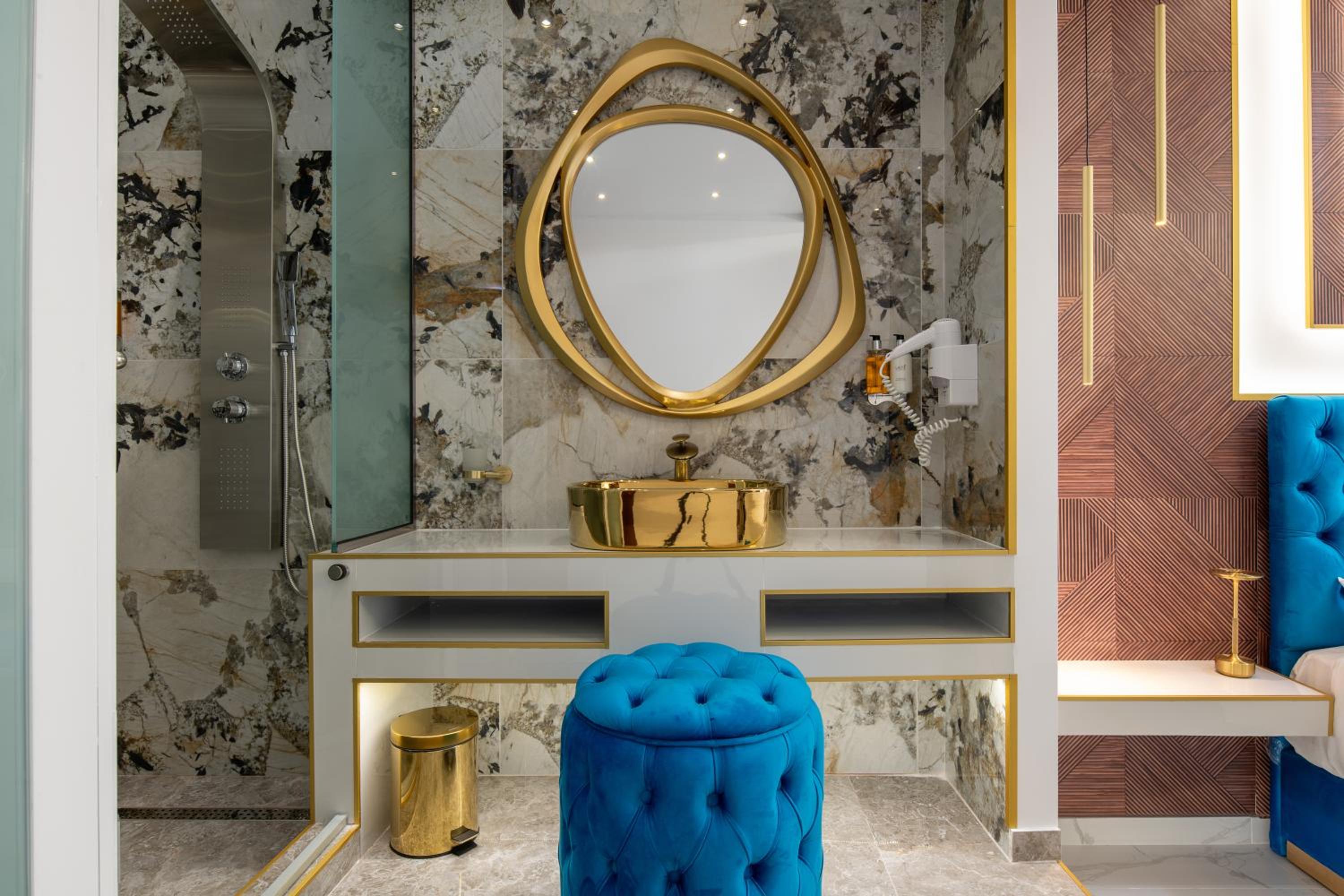 Superior Suite - Photo 5