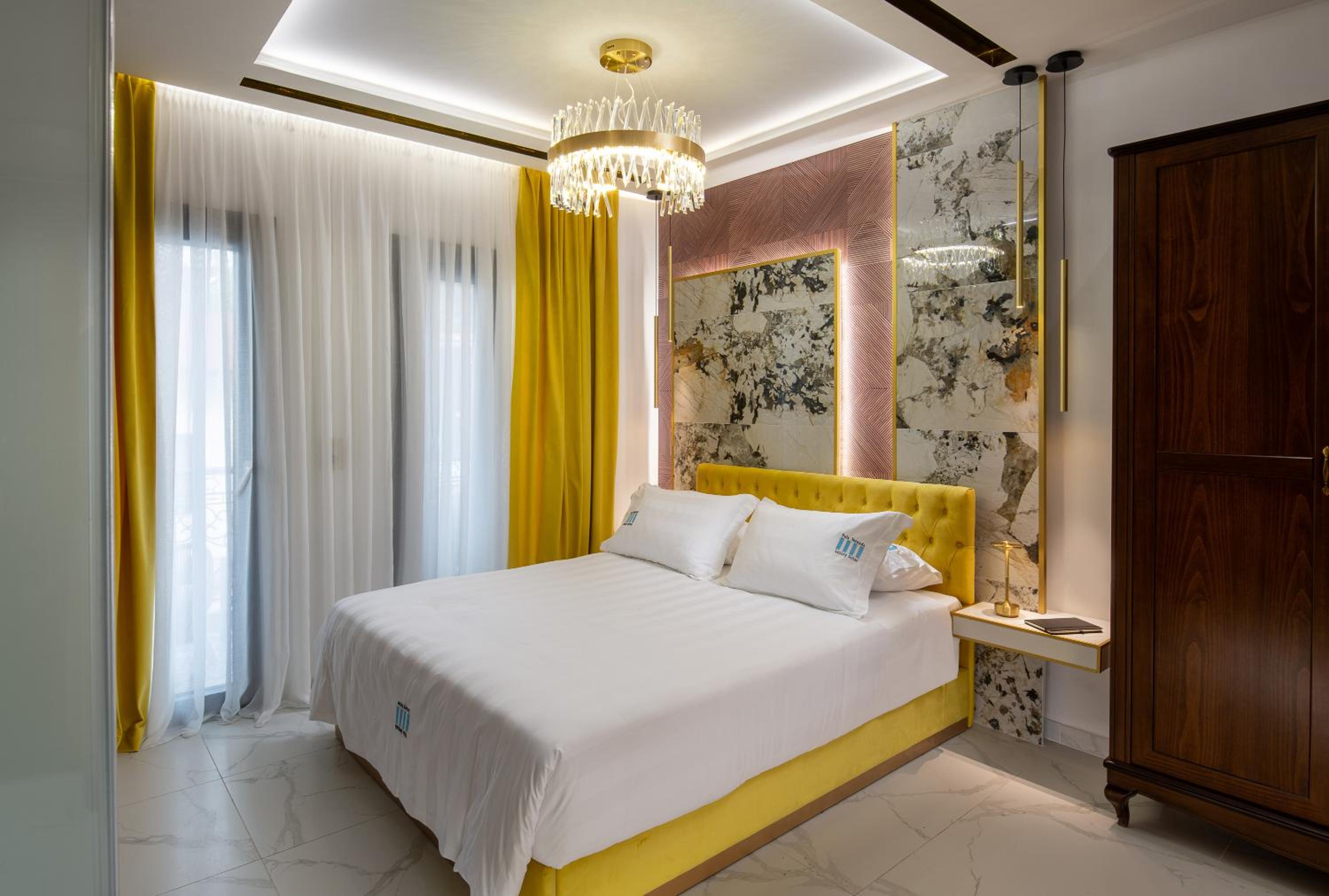 Deluxe Junior Suite - Photo 4