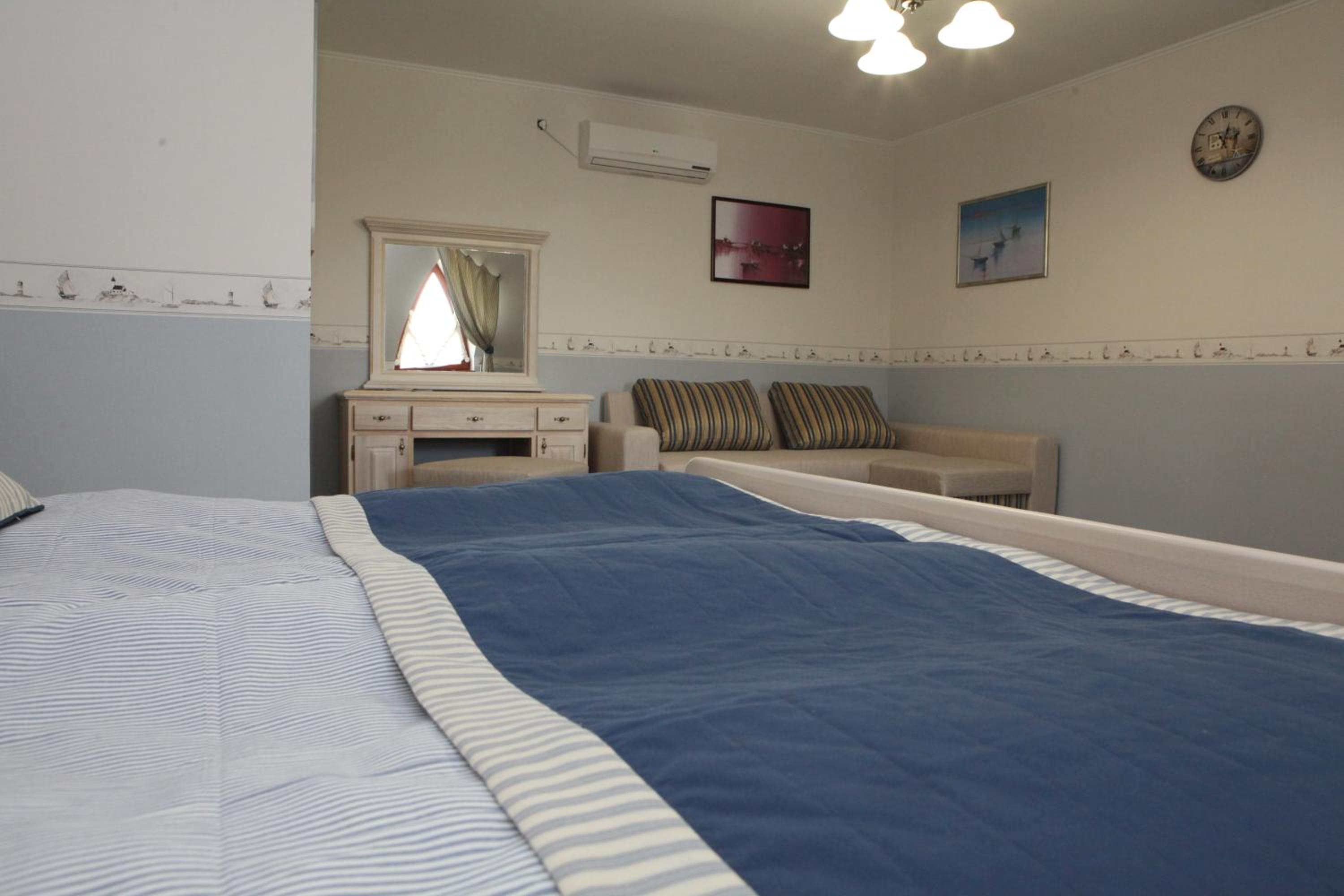 Deluxe Room (2 Adults + 1 Child) photo 3